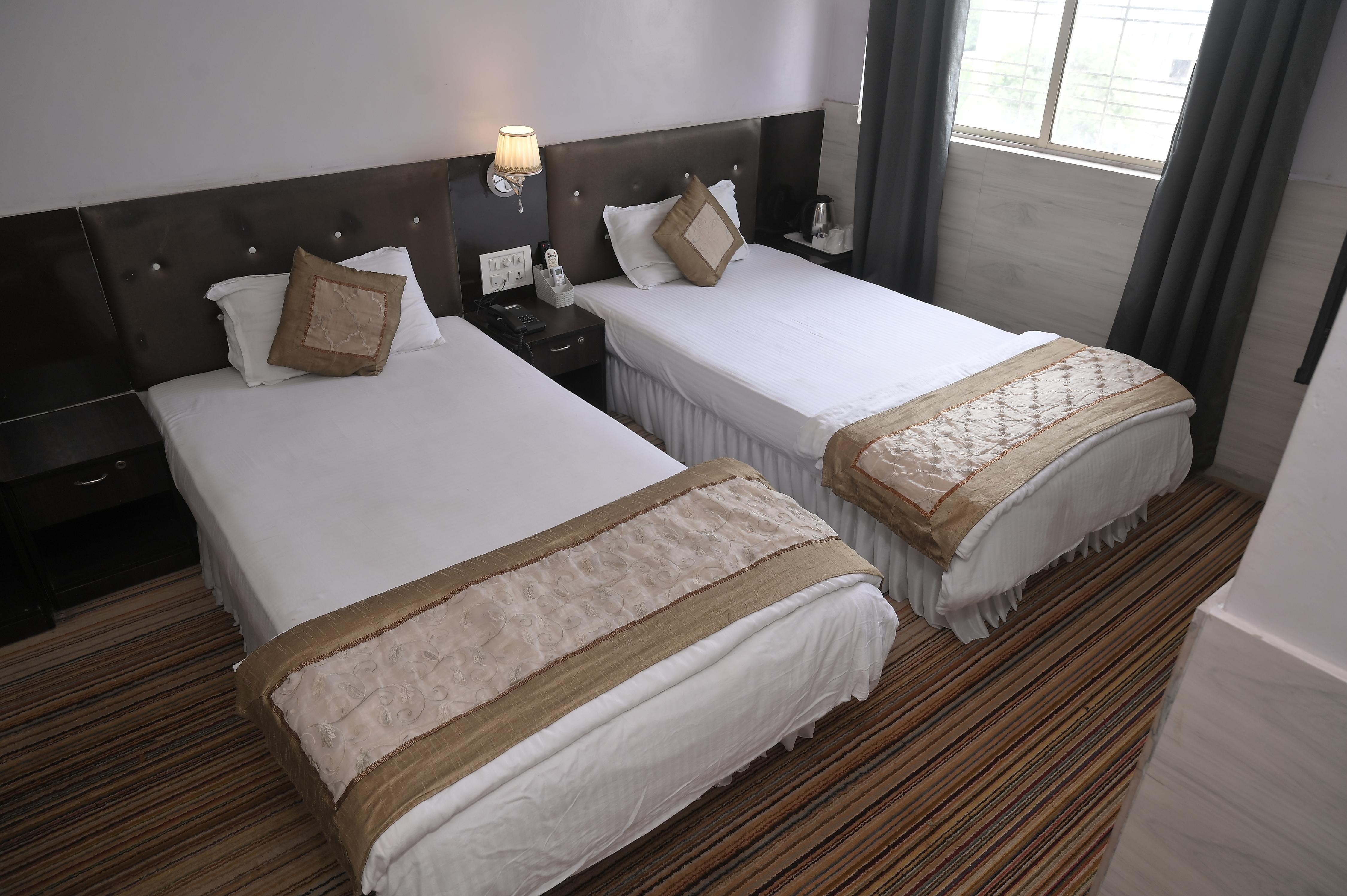 EXECUTIVE ROOM AC 1