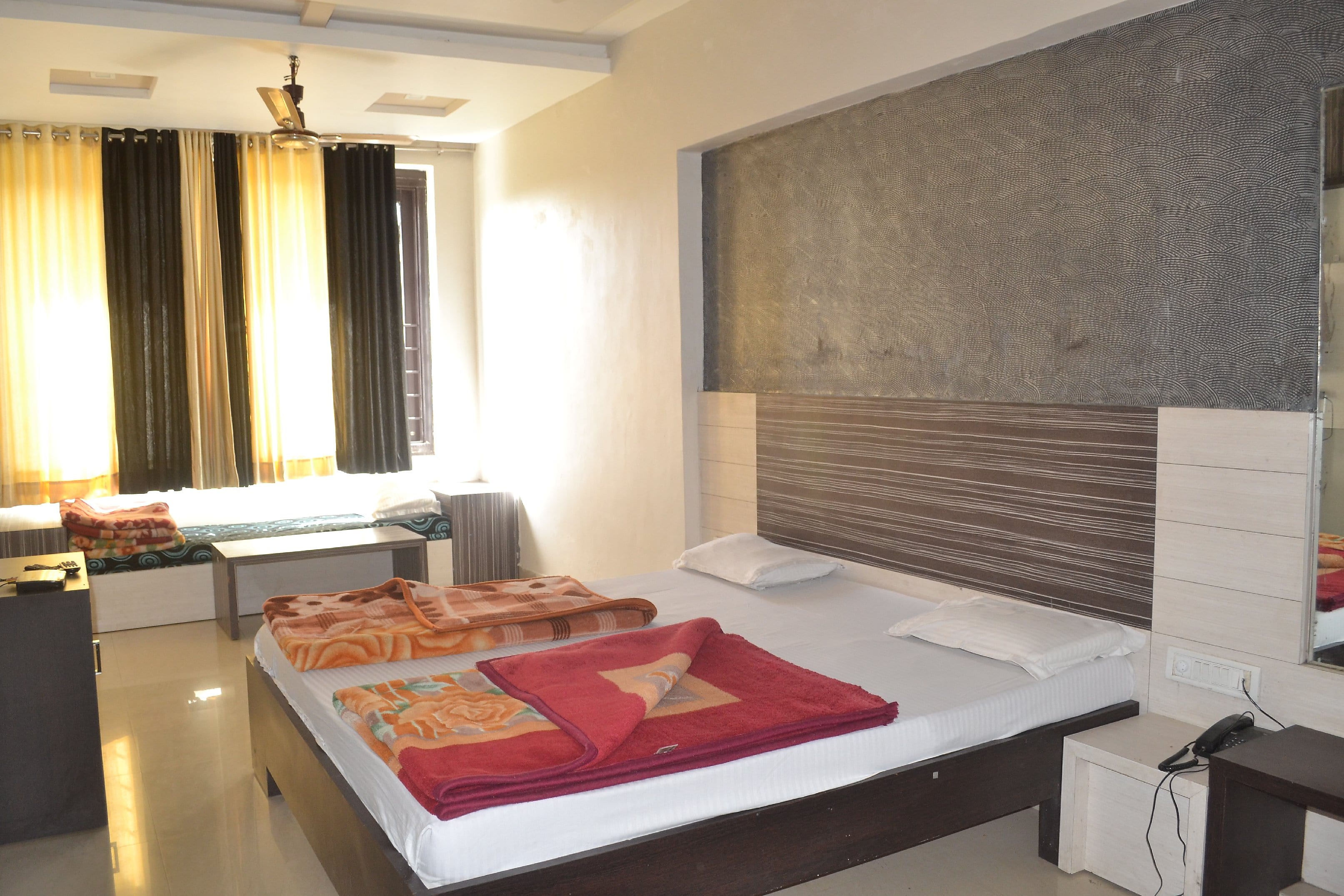 Hotel Raviji Retreat - Tap to explore photos