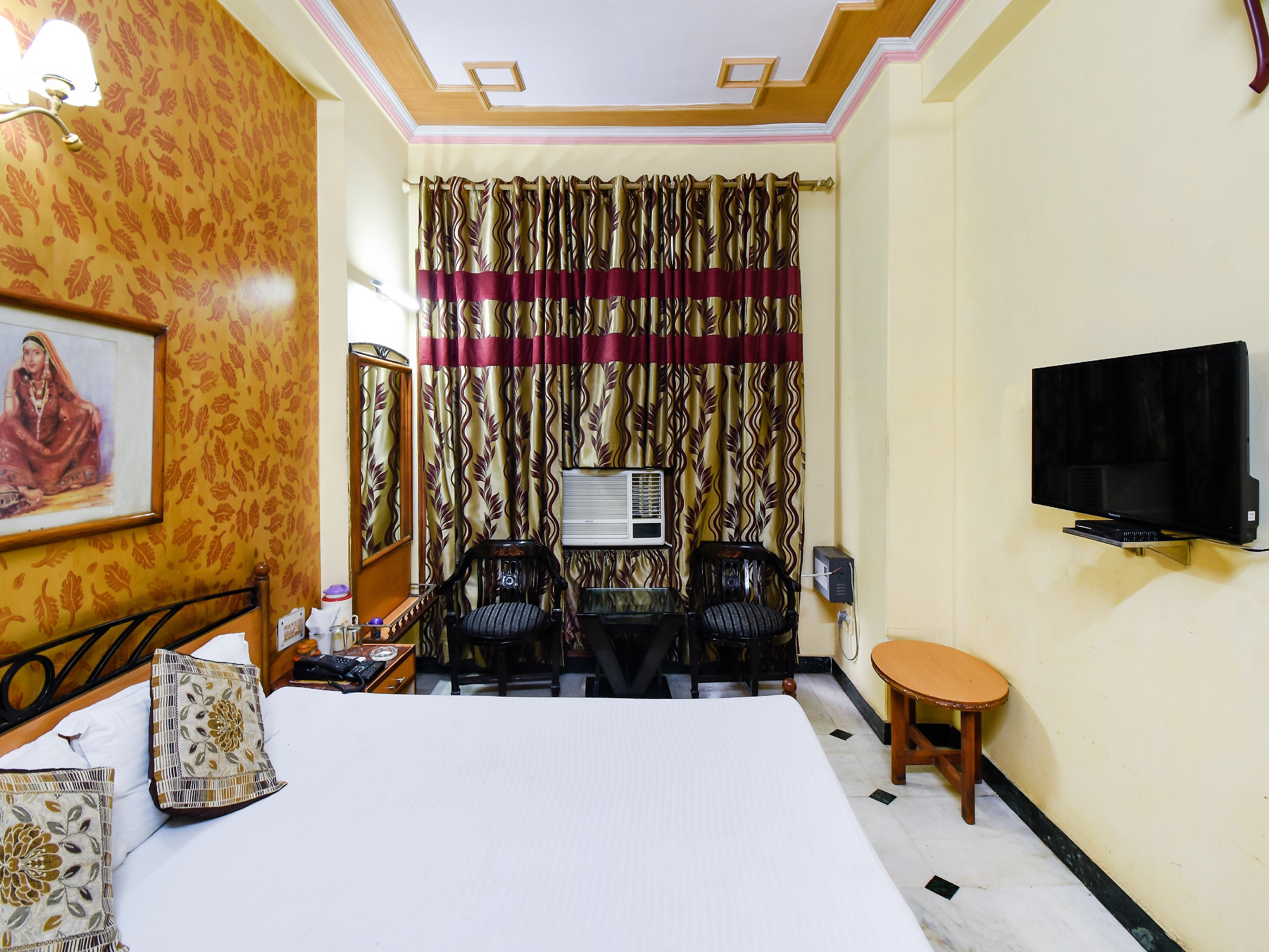 Hotel Shubh - Tap to explore photos