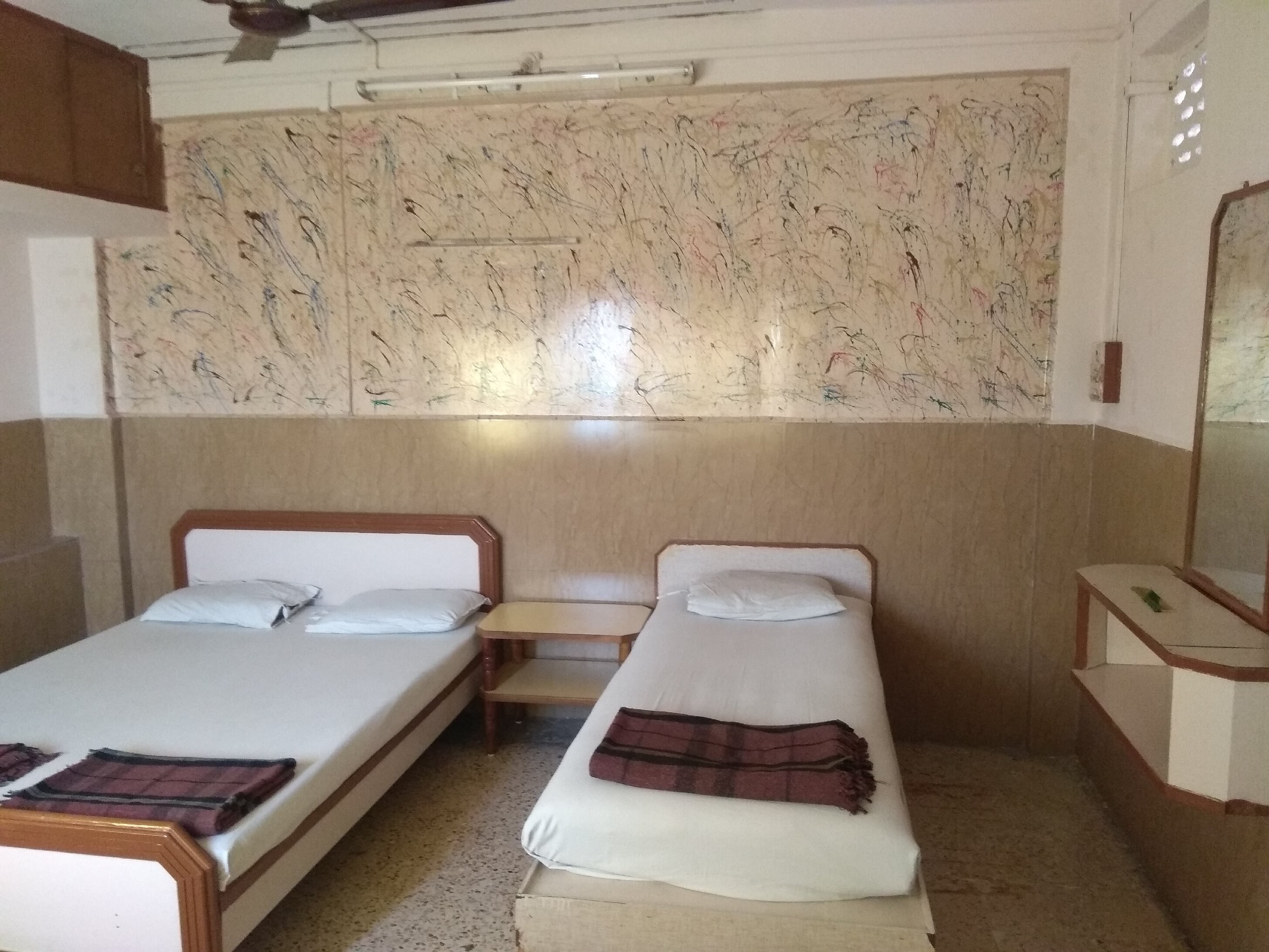 Jay khodiyar guest house - Tap to explore photos