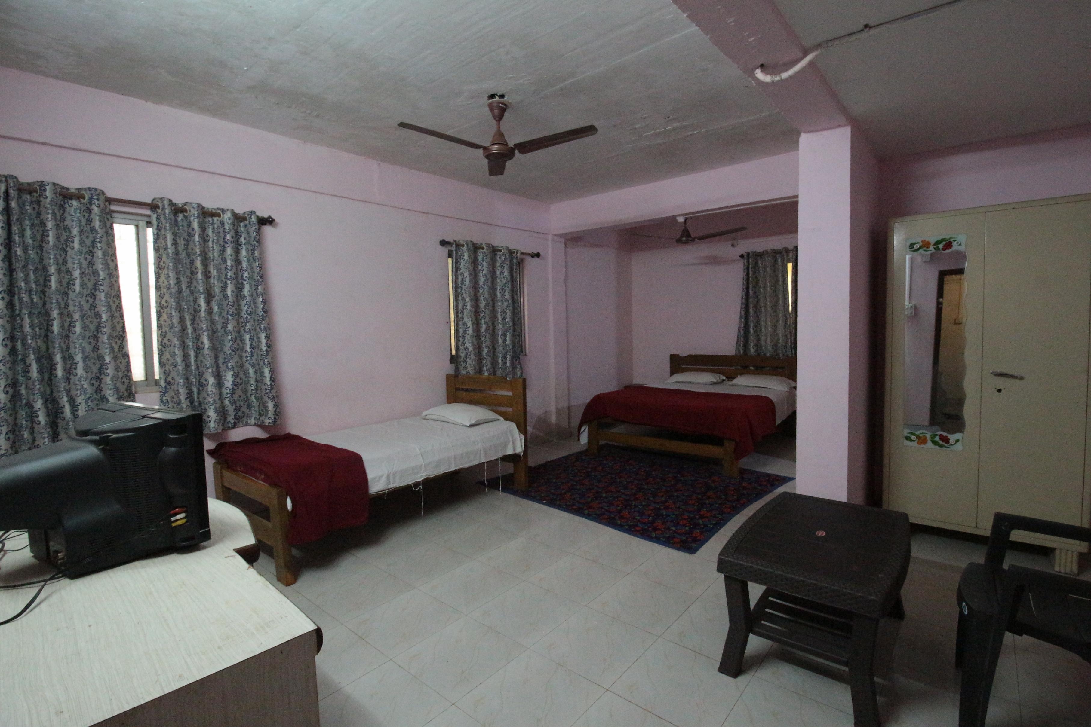 Deluxe non Ac room 1