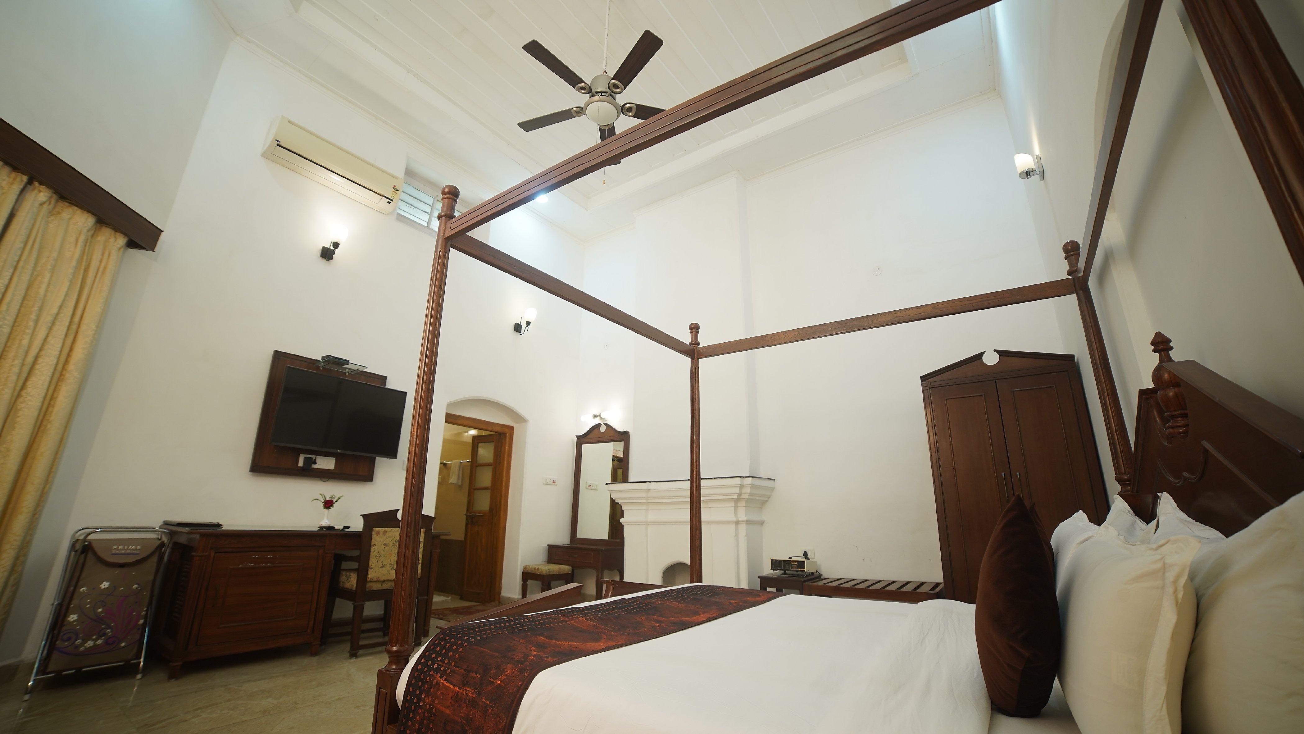 MPT Champak Bungalow, Pachmarhi - Tap to explore photos