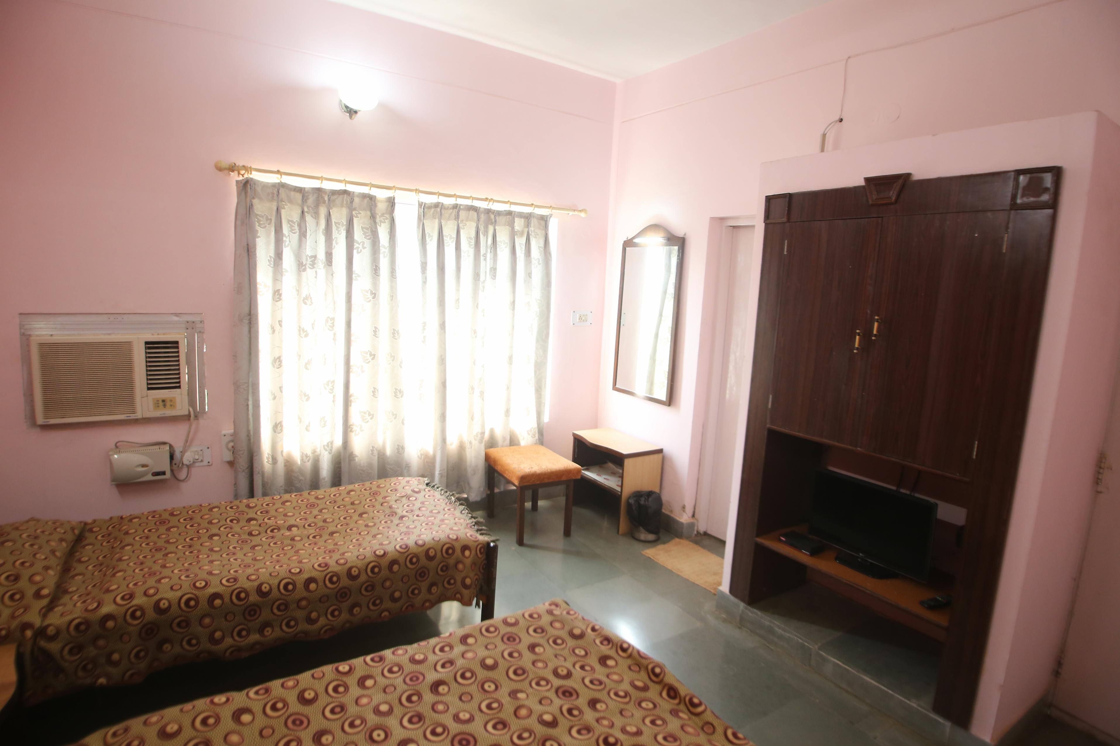 MPT Tourist Motel, Mandla - Tap to explore photos