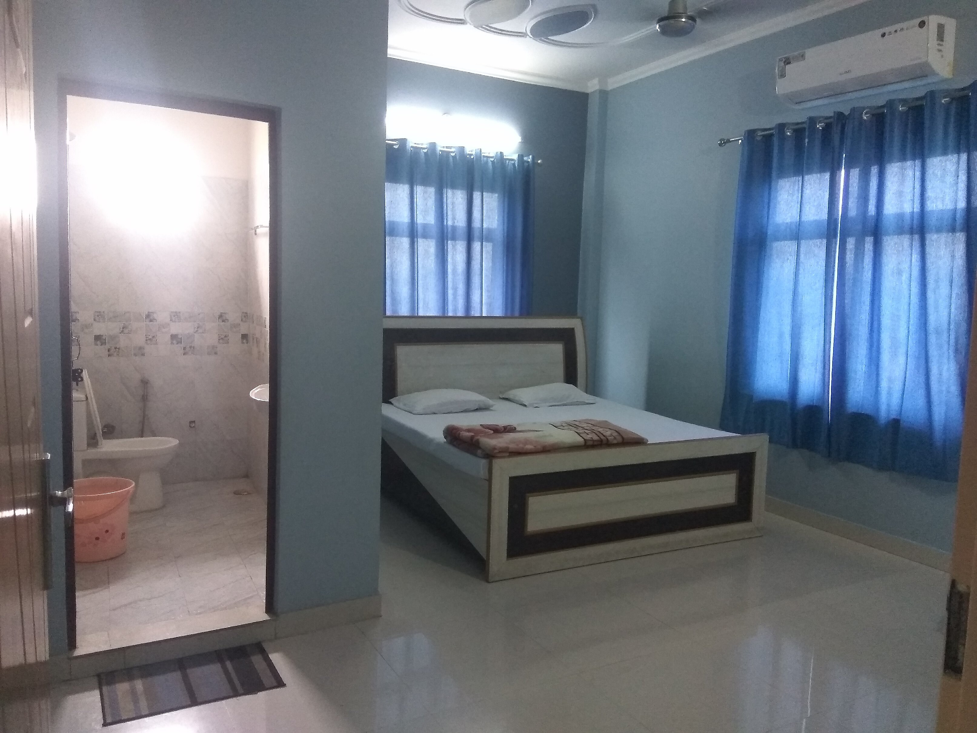 Hotel Samrat - Tap to explore photos