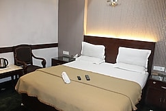 Flourish Inn Saket opposite Max Hospital, Delhi