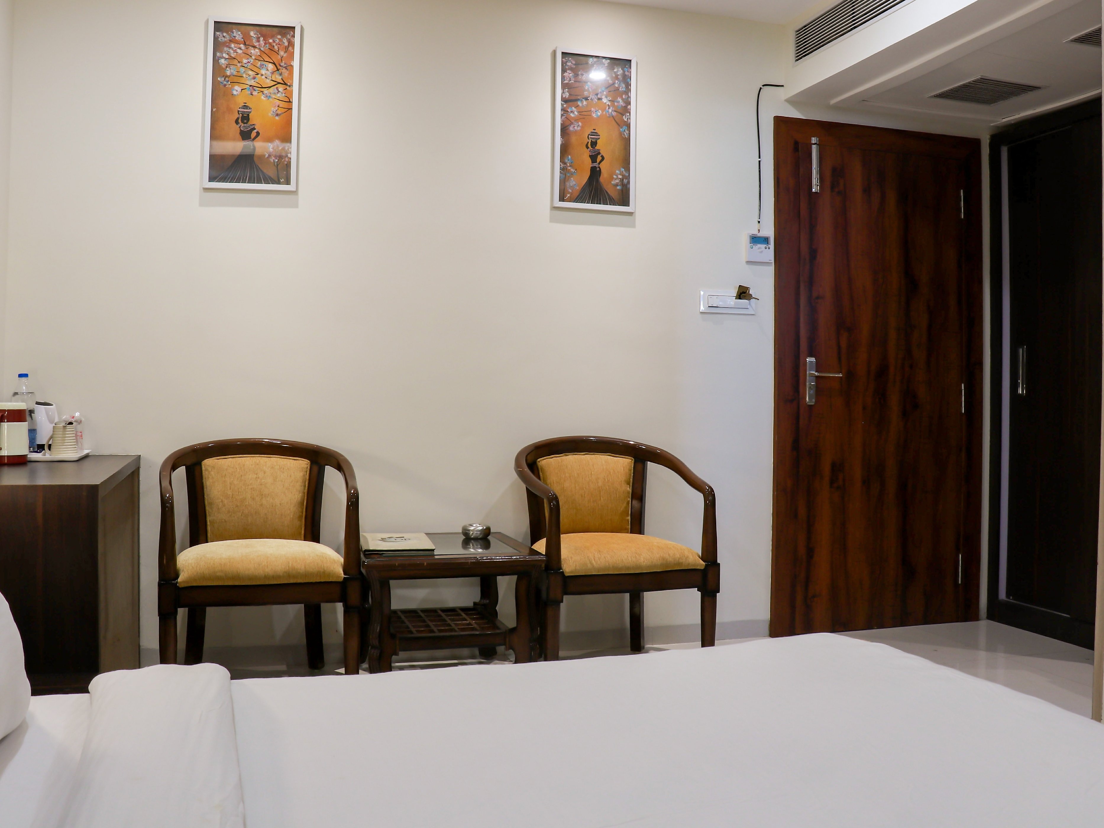 Hotel Dayal Shree Paradise - Tap to explore photos