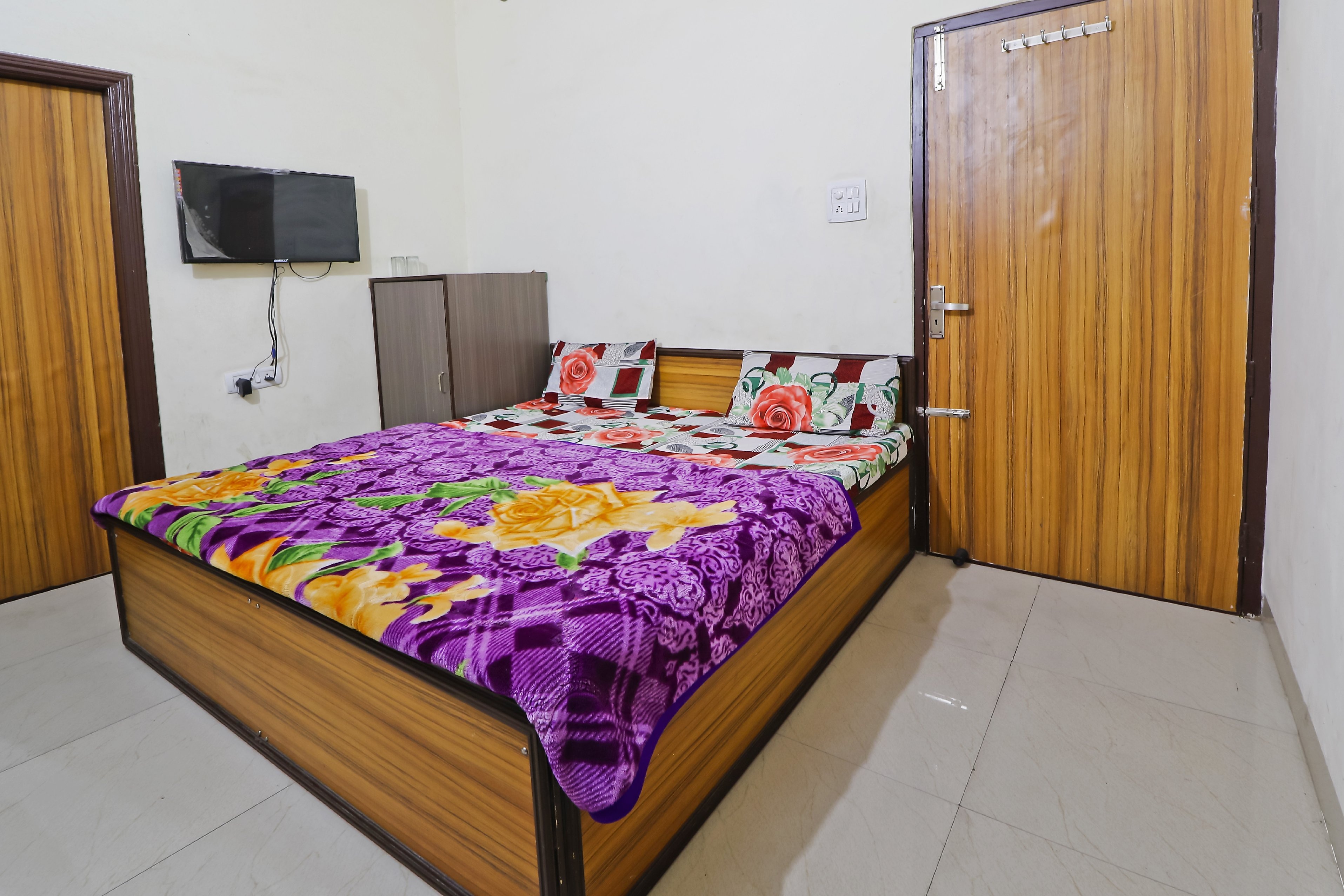 Hotel Khurana.in - Tap to explore photos