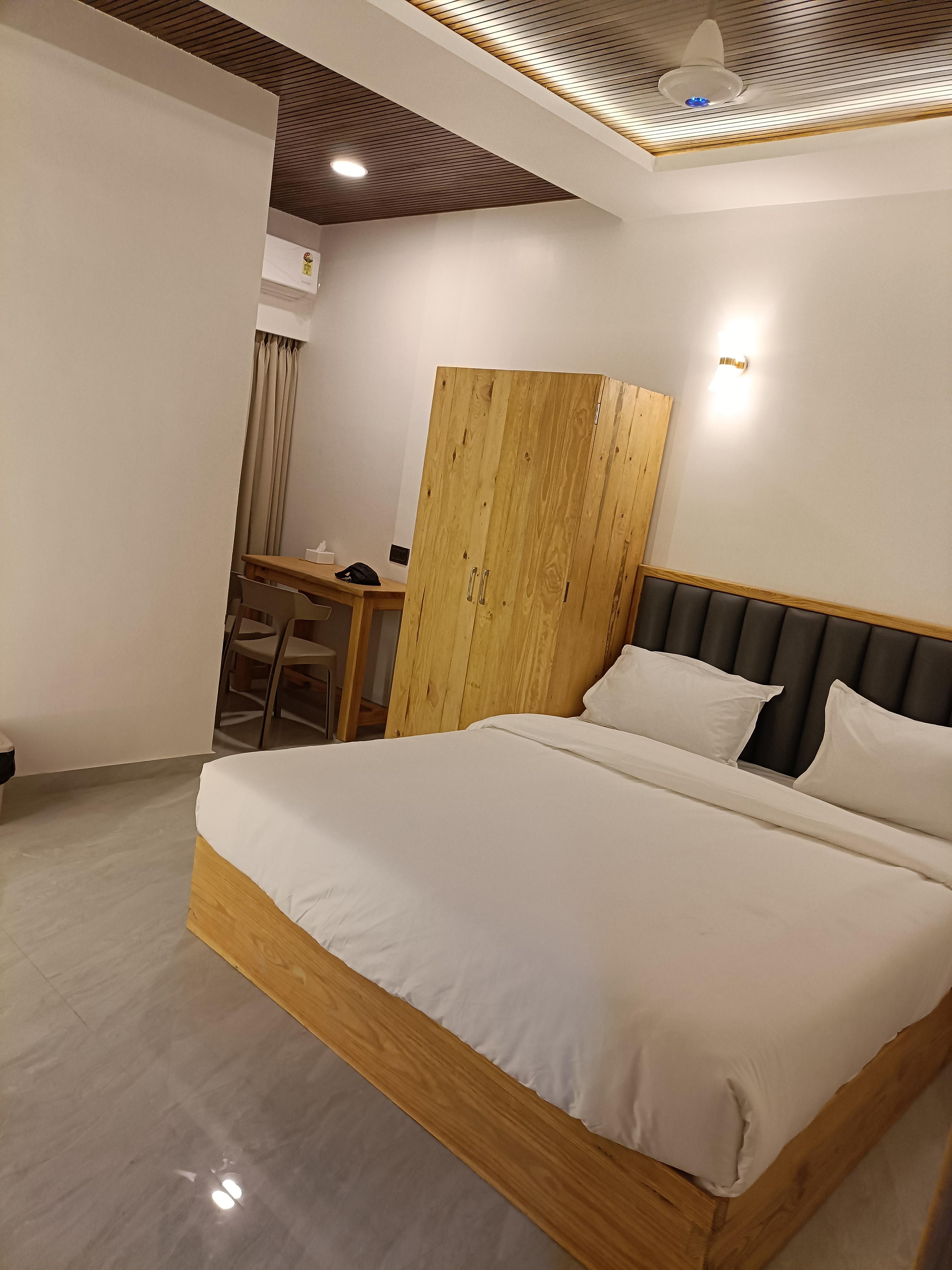 Hotel Satkar Inn - Tap to explore photos