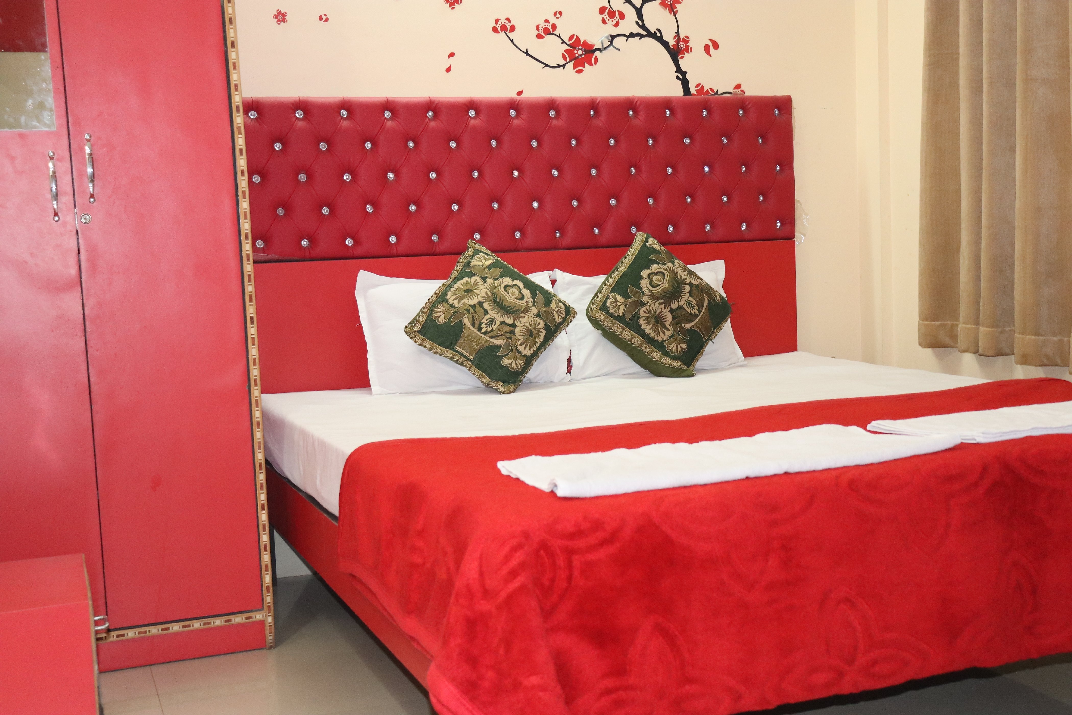 The Salvation Army RED SHIELD GUEST HOUSE - Tap to explore photos