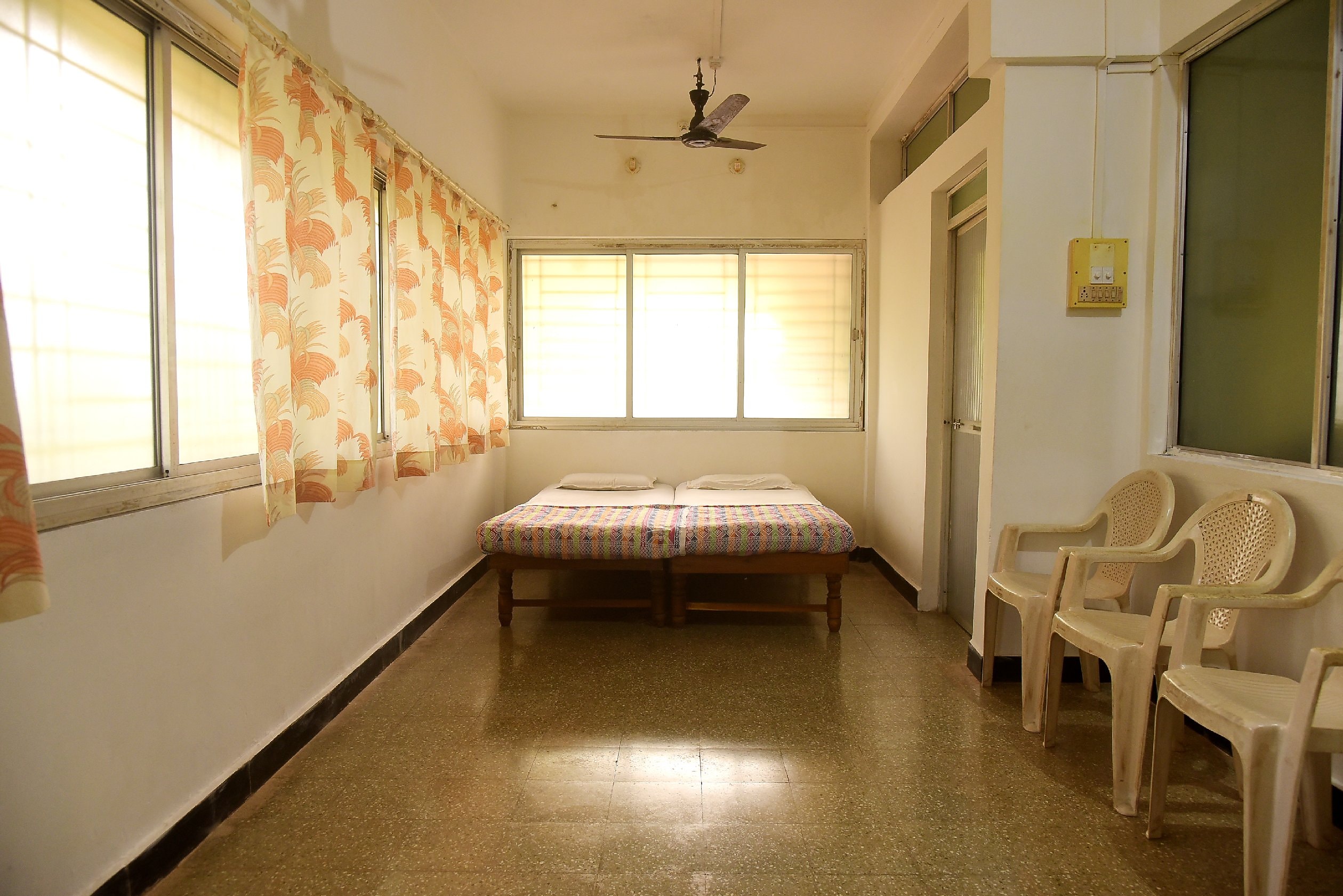 Non A/C Room (Without TV) 1