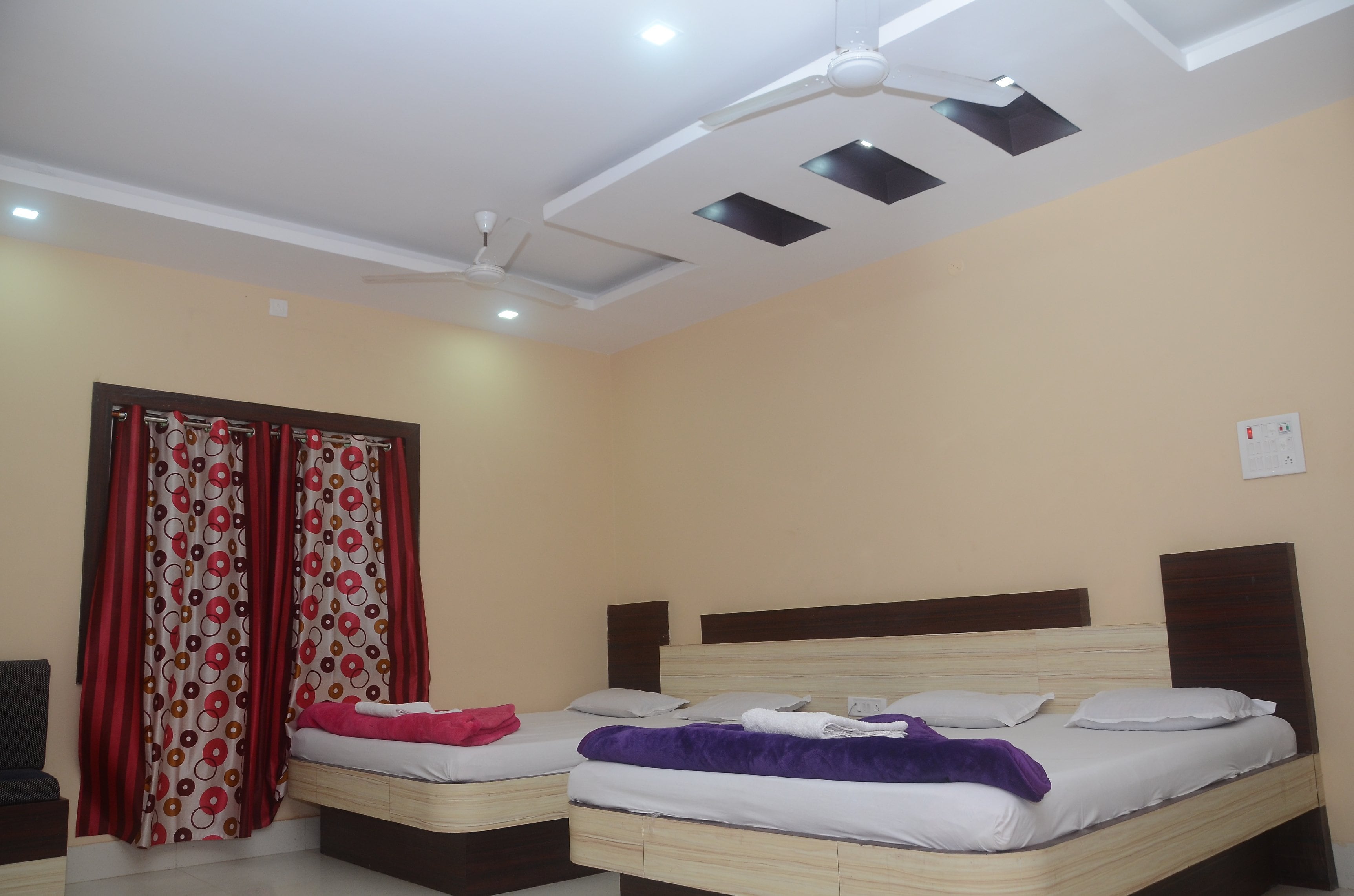 Hotel Sharda inn - Tap to explore photos