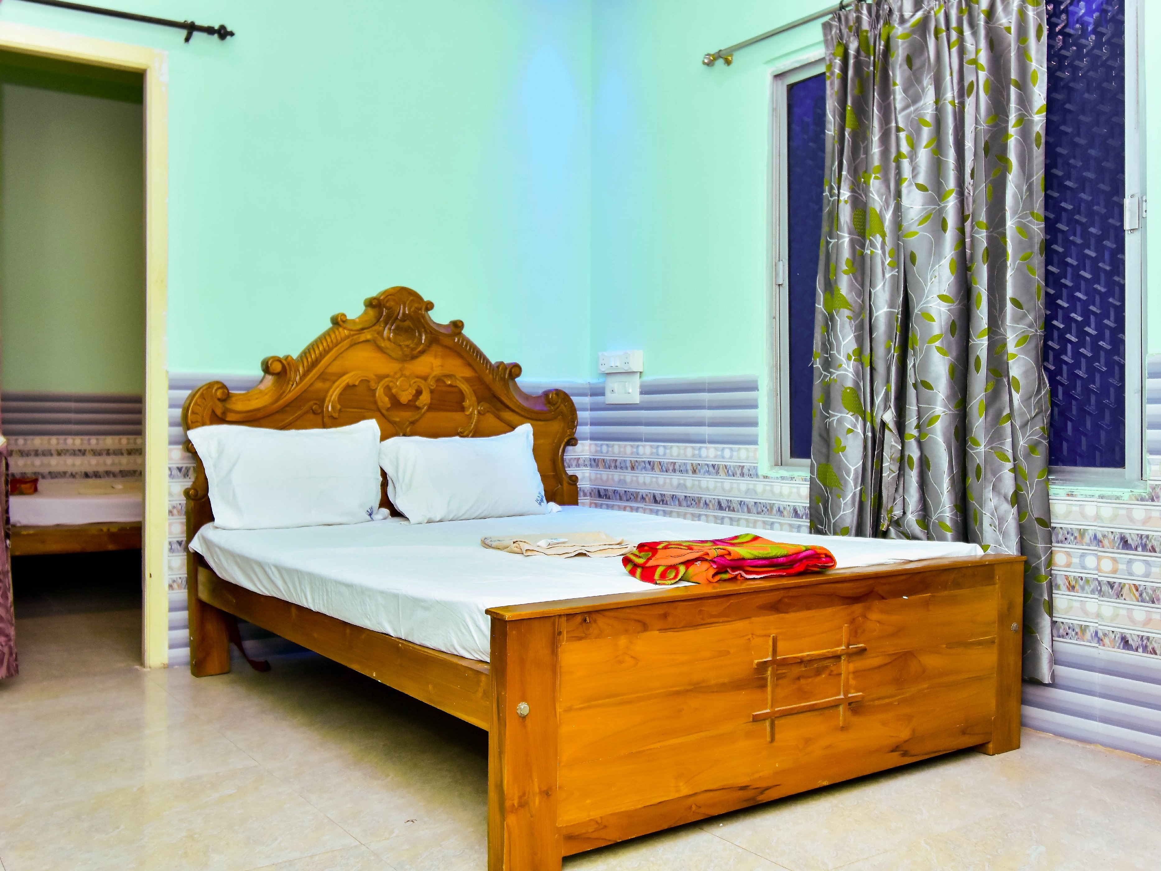 Maruthu Lodge A/C - Tap to explore photos
