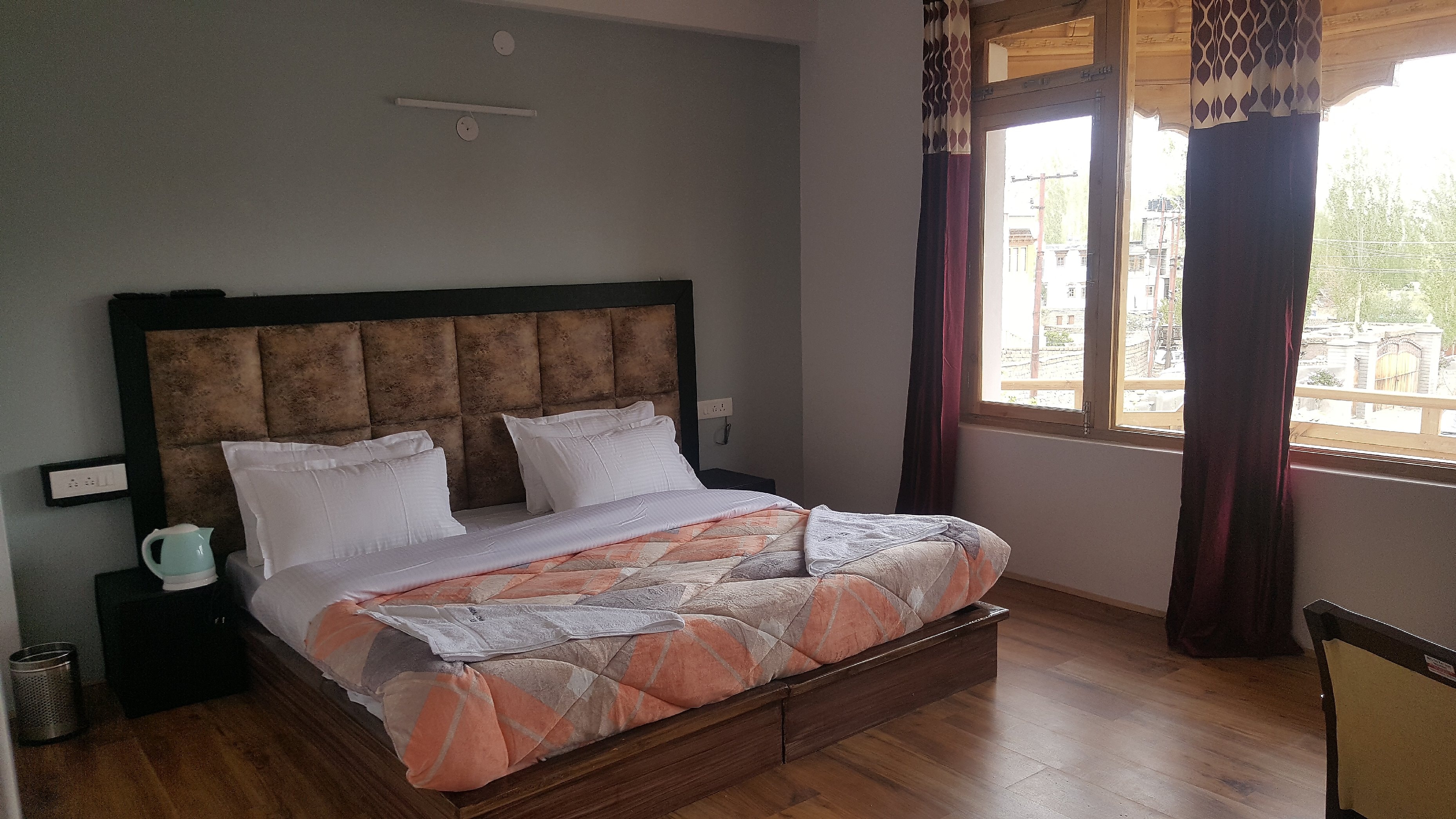 Hotel Mandal Chan - Tap to explore photos