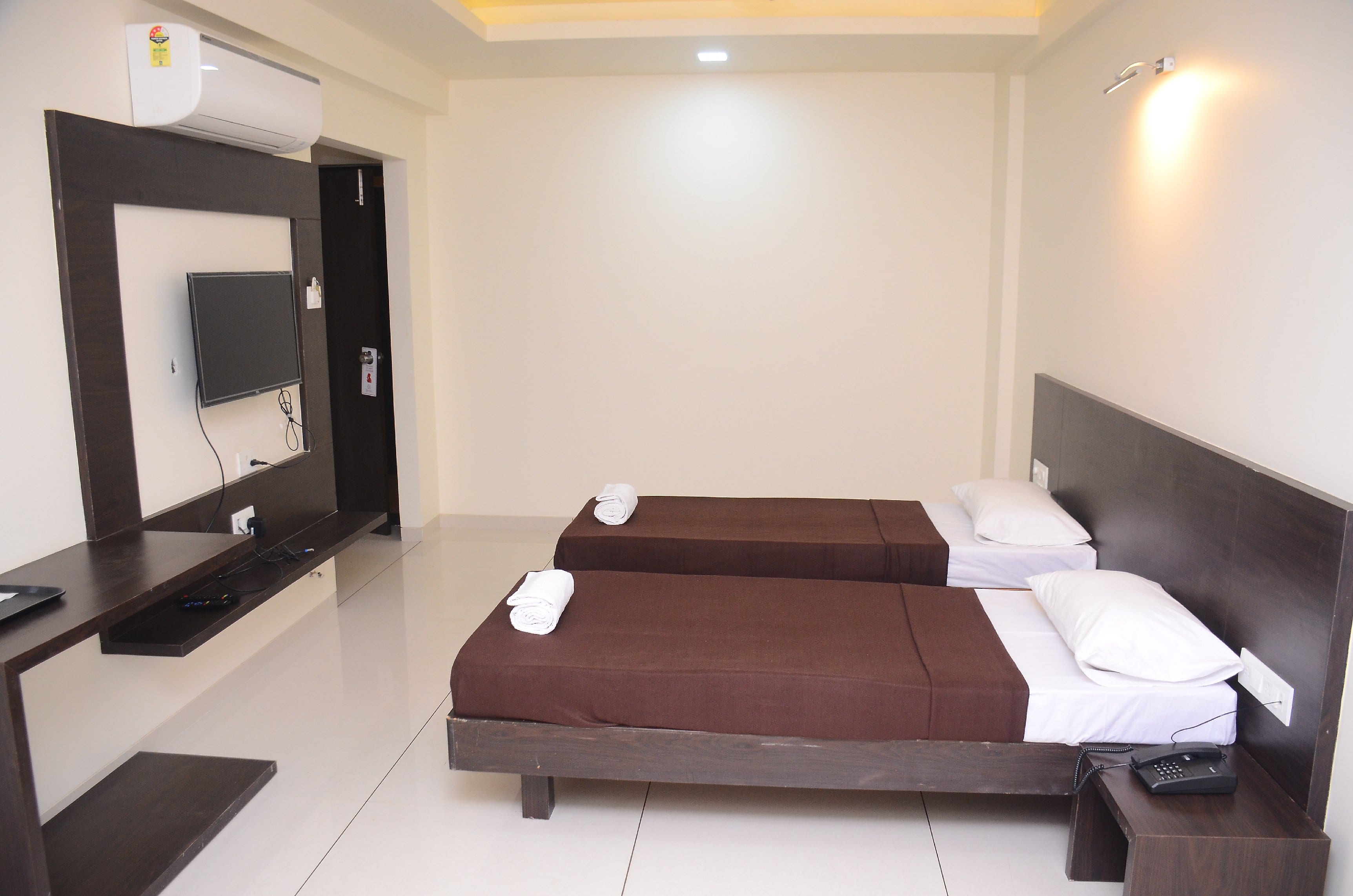 Twin Room-AC 1