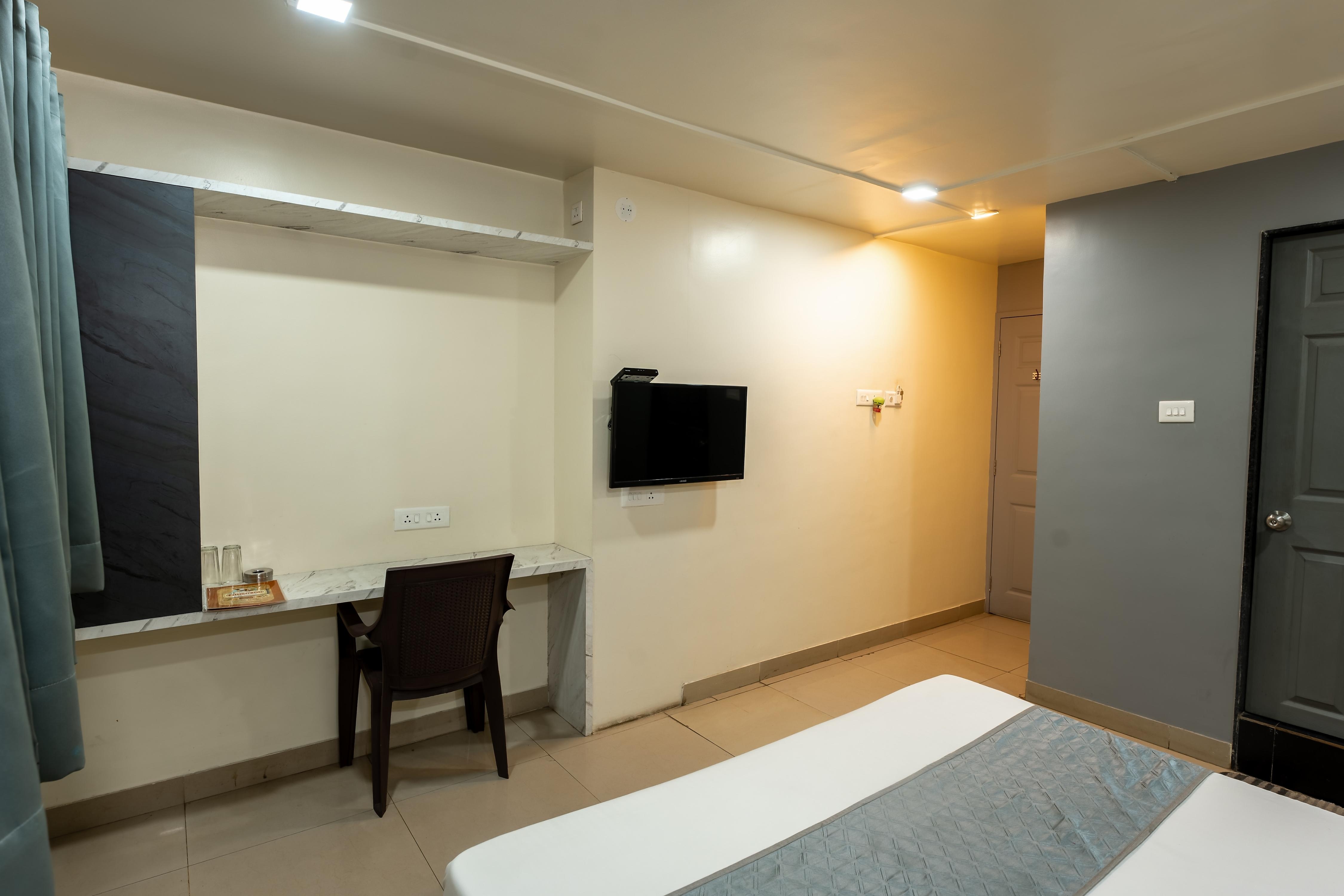 HOTEL ELLORA PARK - Tap to explore photos