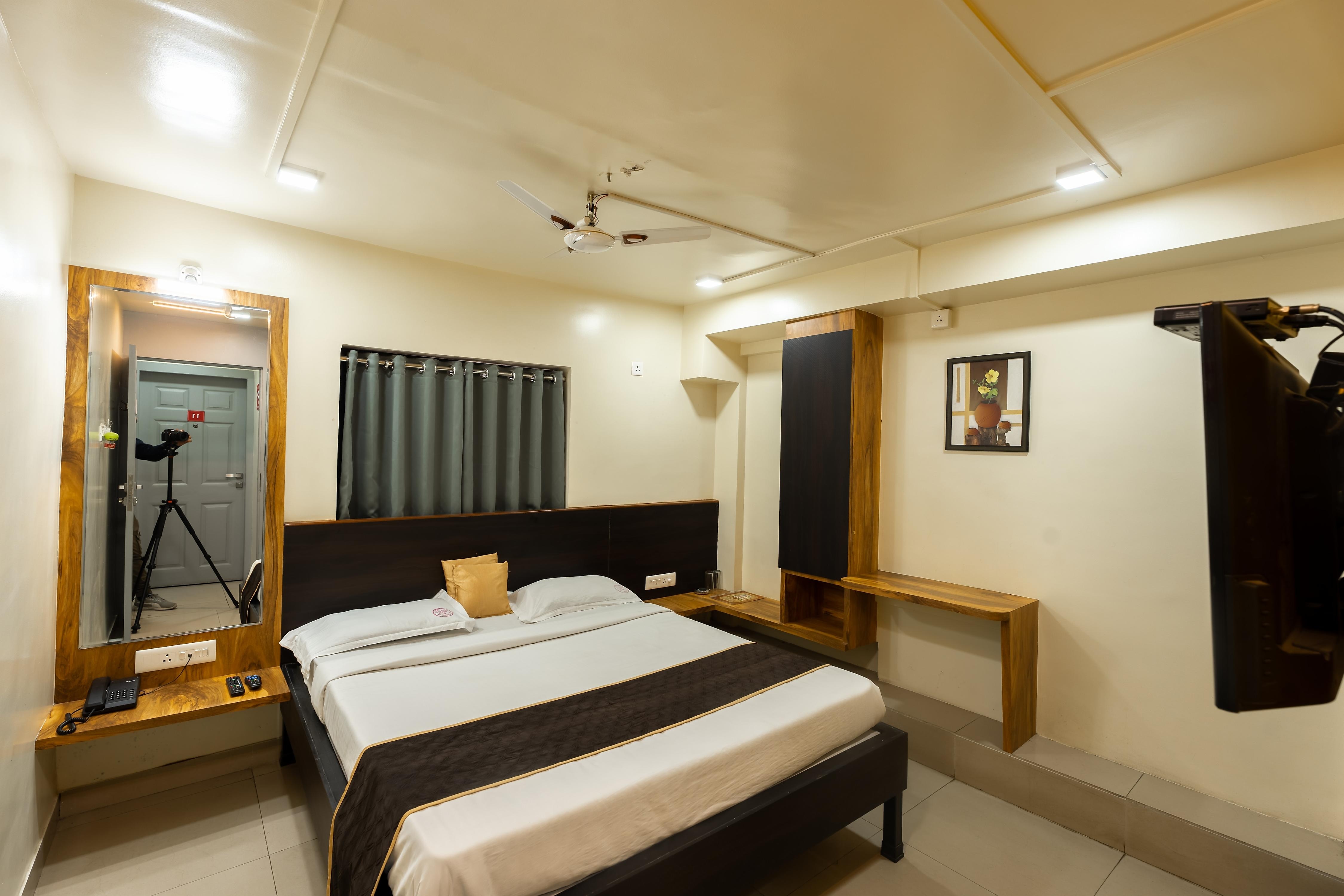 HOTEL ELLORA PARK - Tap to explore photos