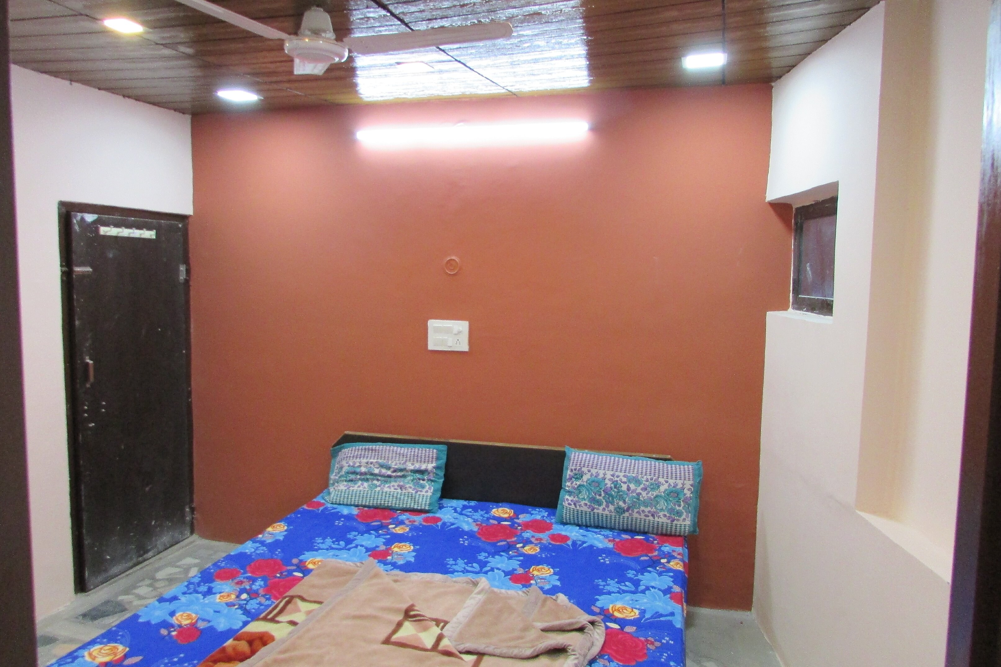 GURUKRIPA GUEST HOUSE - Tap to explore photos