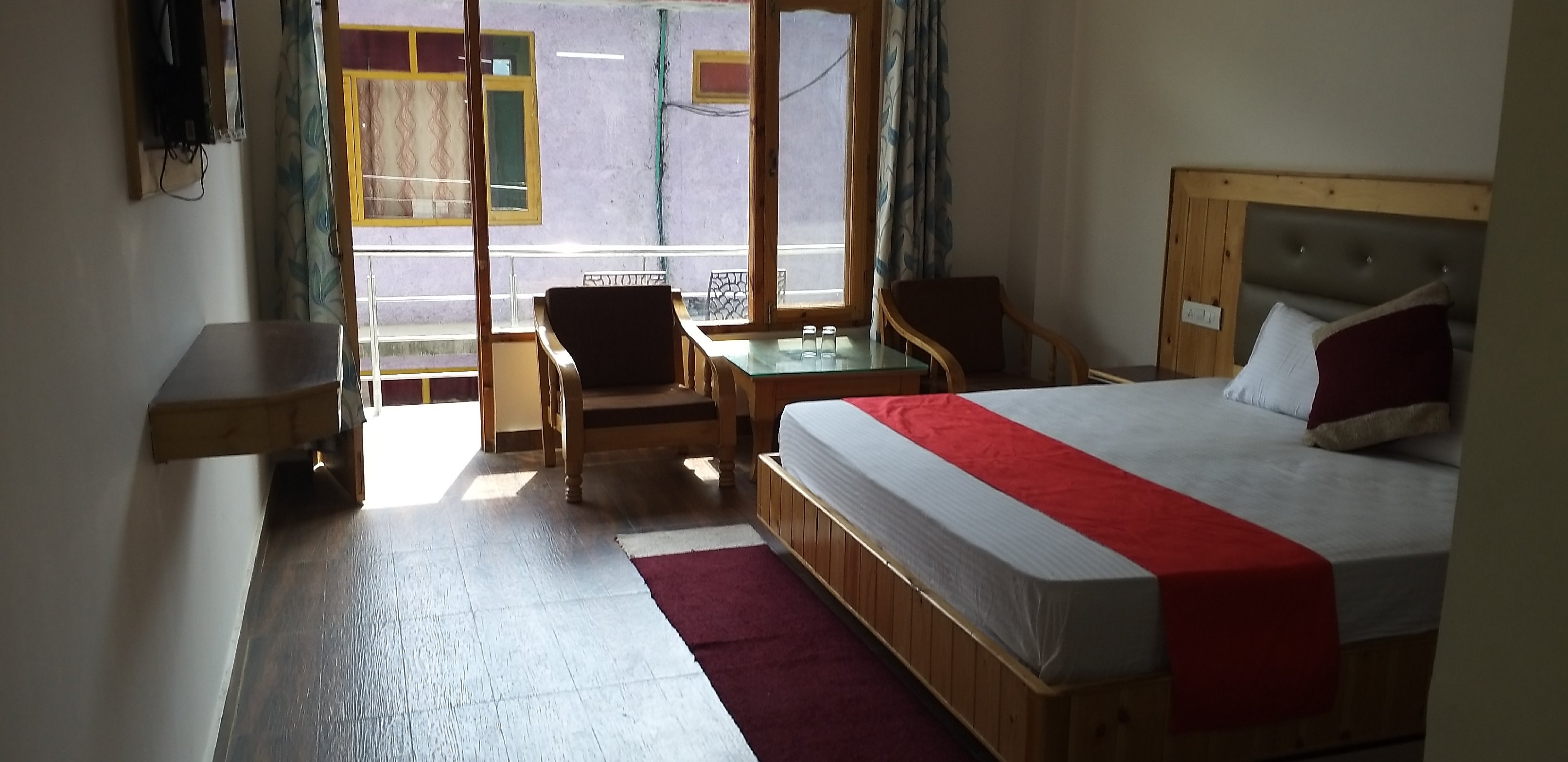 HOTEL SARAS MANALI - Tap to explore photos