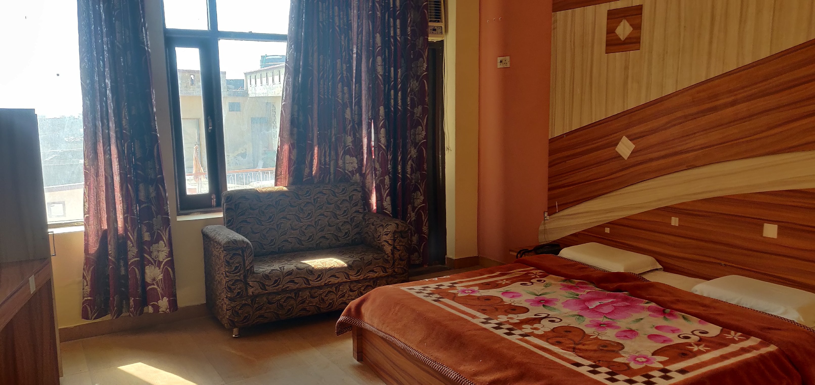 Hotel Shakuntala - Tap to explore photos