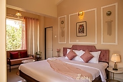 Casa de Sam's - 2BHK Pool View apartment near Vagator / Anjuna beach, Goa