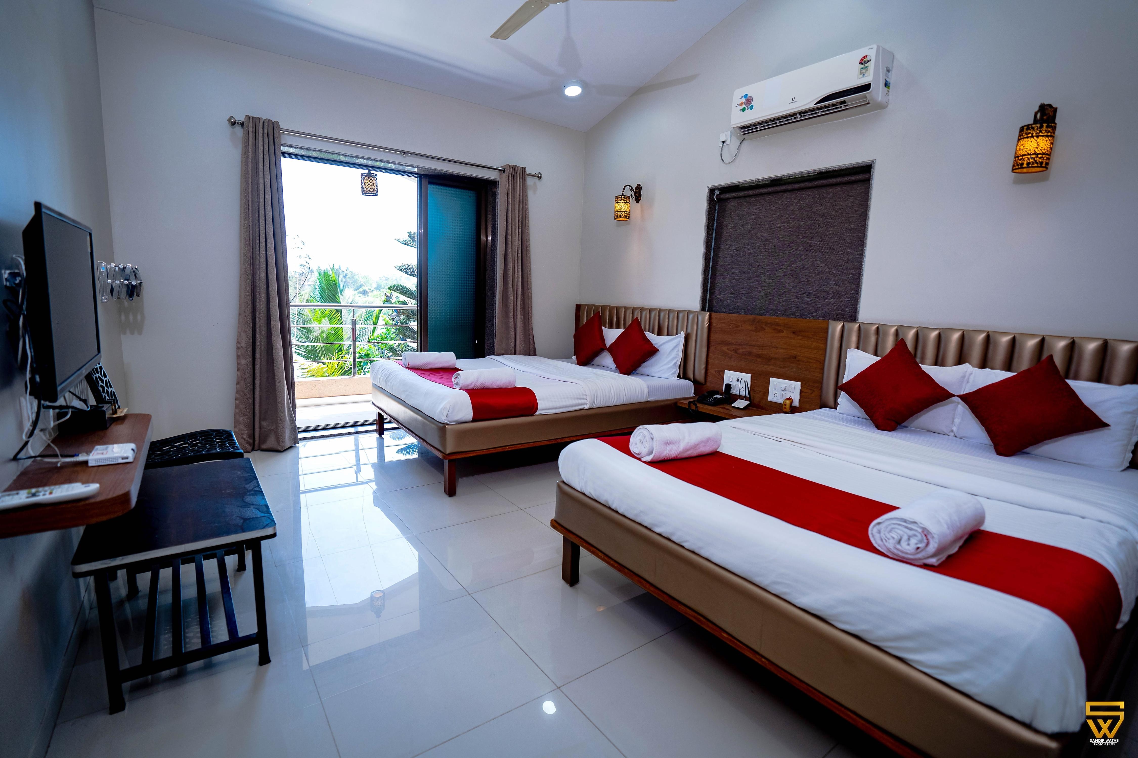DELUXE AC FAMILY ROOM WITH LAKEVIEW AND BALCONY 1