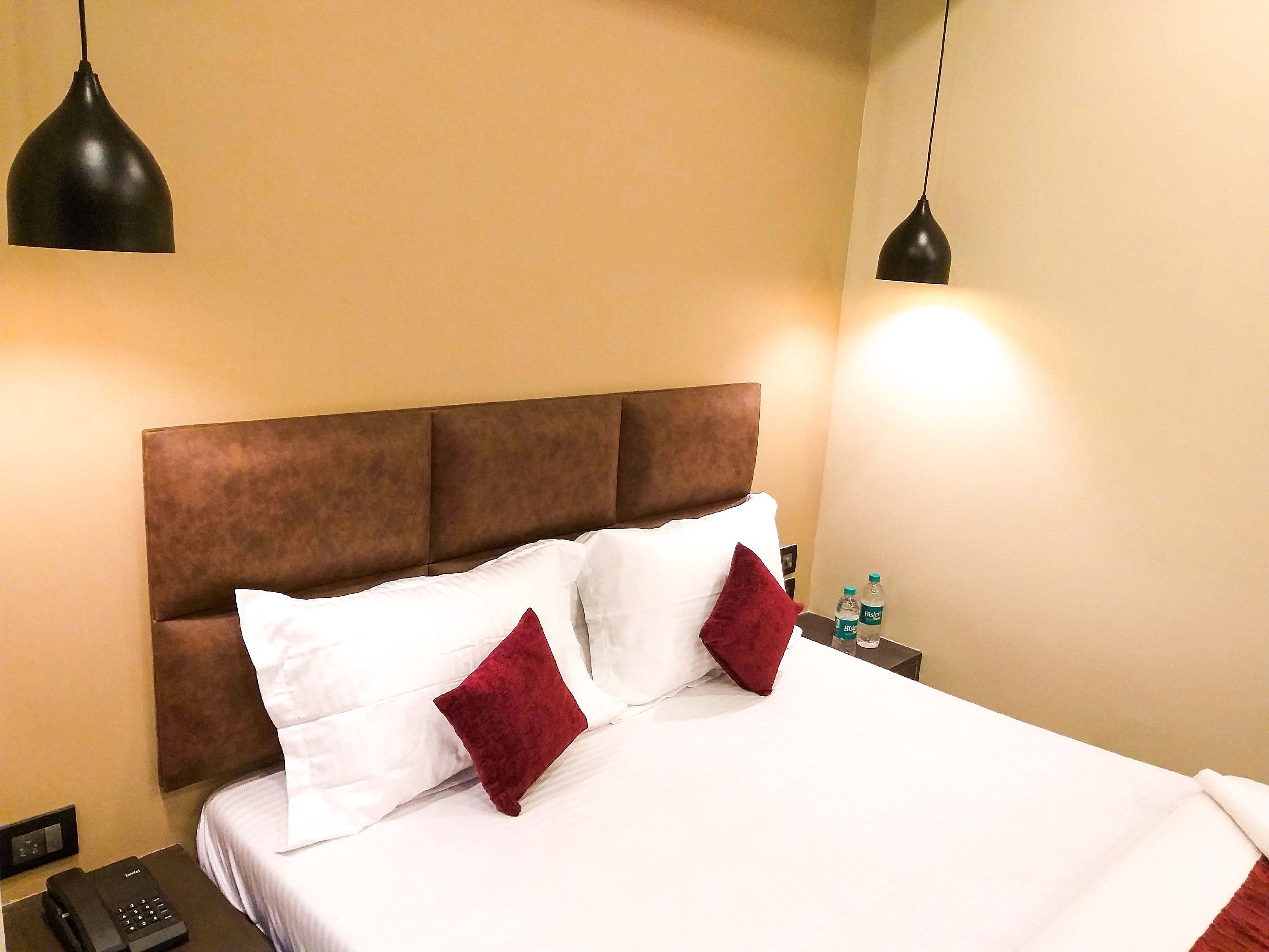 The Fountain Inn, Fort Mumbai Hotel Price, Address & Reviews
