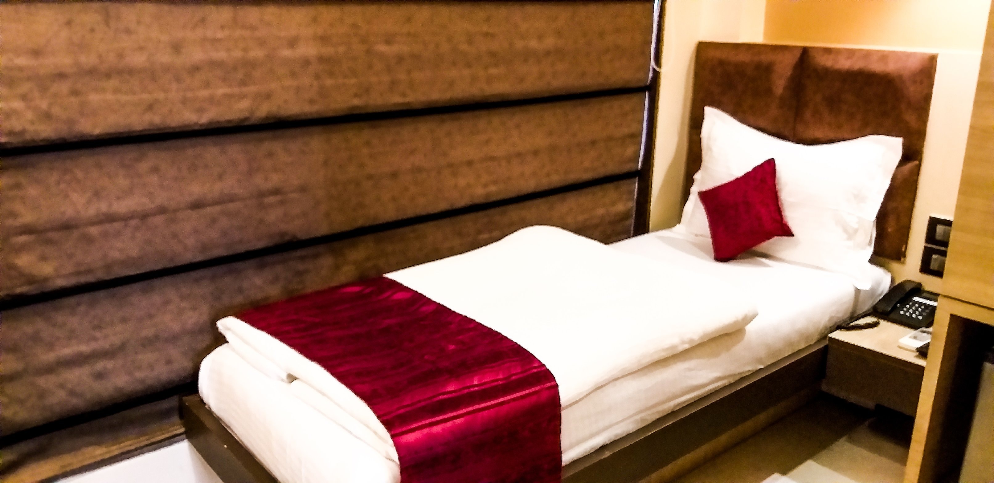 The Fountain Inn, Fort Mumbai Hotel Price, Address & Reviews