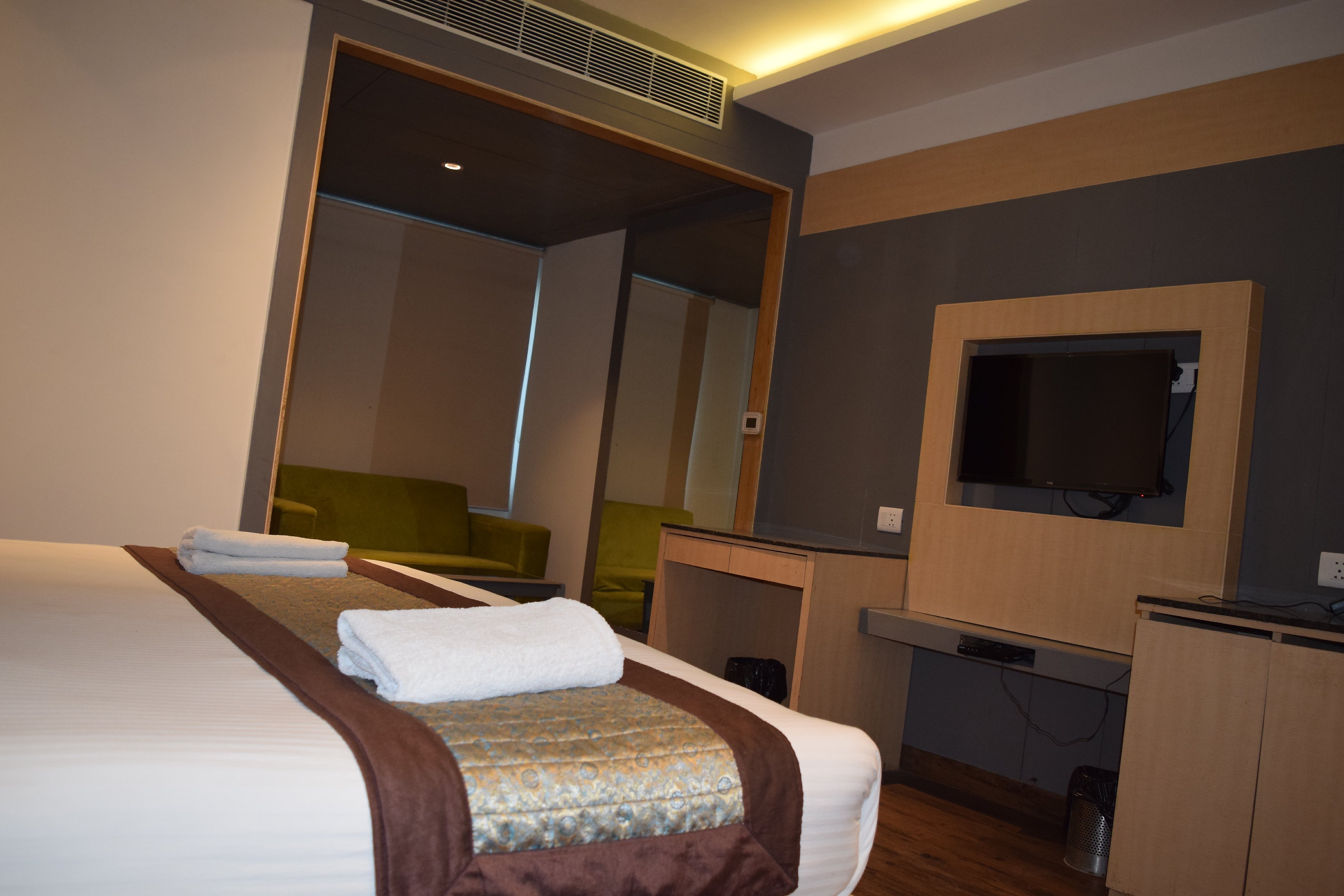 Hotel Superb @ New Delhi Railway Station - Tap to explore photos