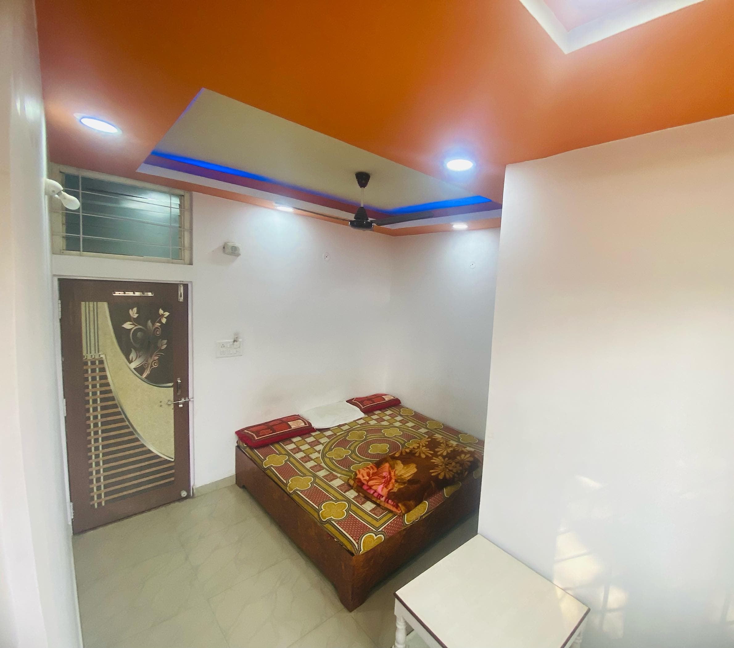 New Neel Kanth Hotel - Tap to explore photos