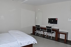 Hotel Green Leaf Residency, Parbhani