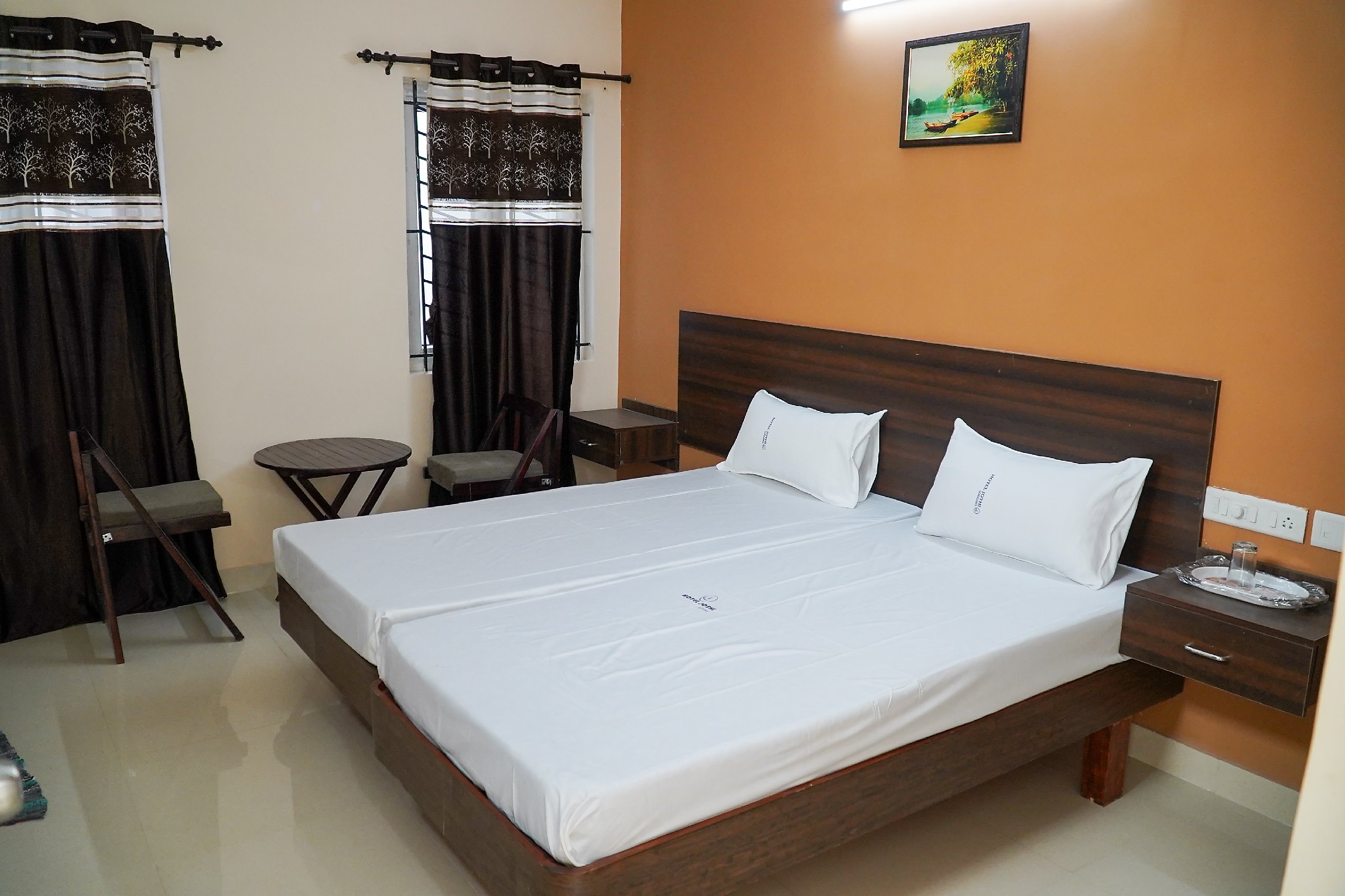 Hotel Jothi Glanz - Tap to explore photos