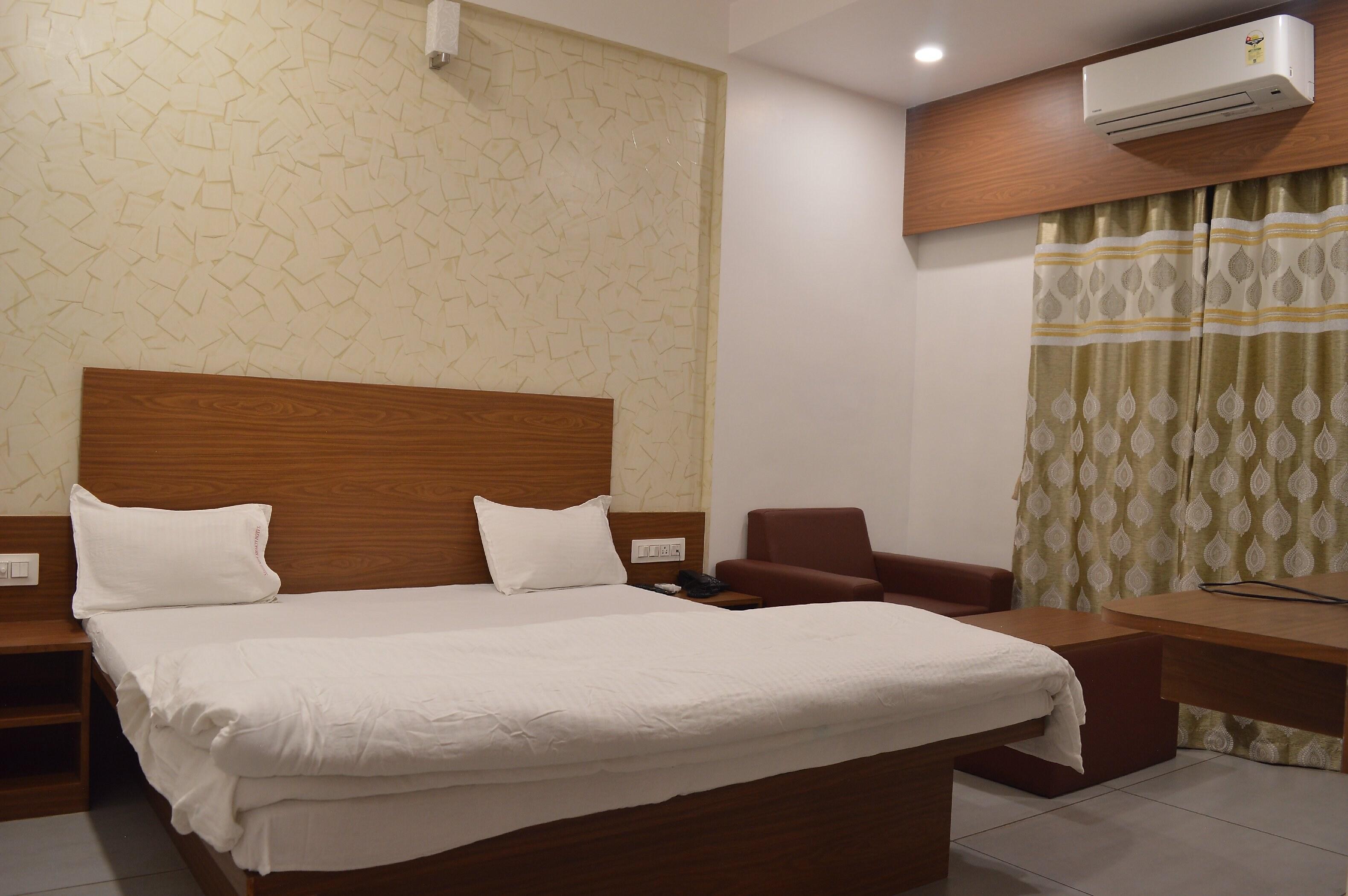 Hotel Shree Shiv Shakti - Tap to explore photos