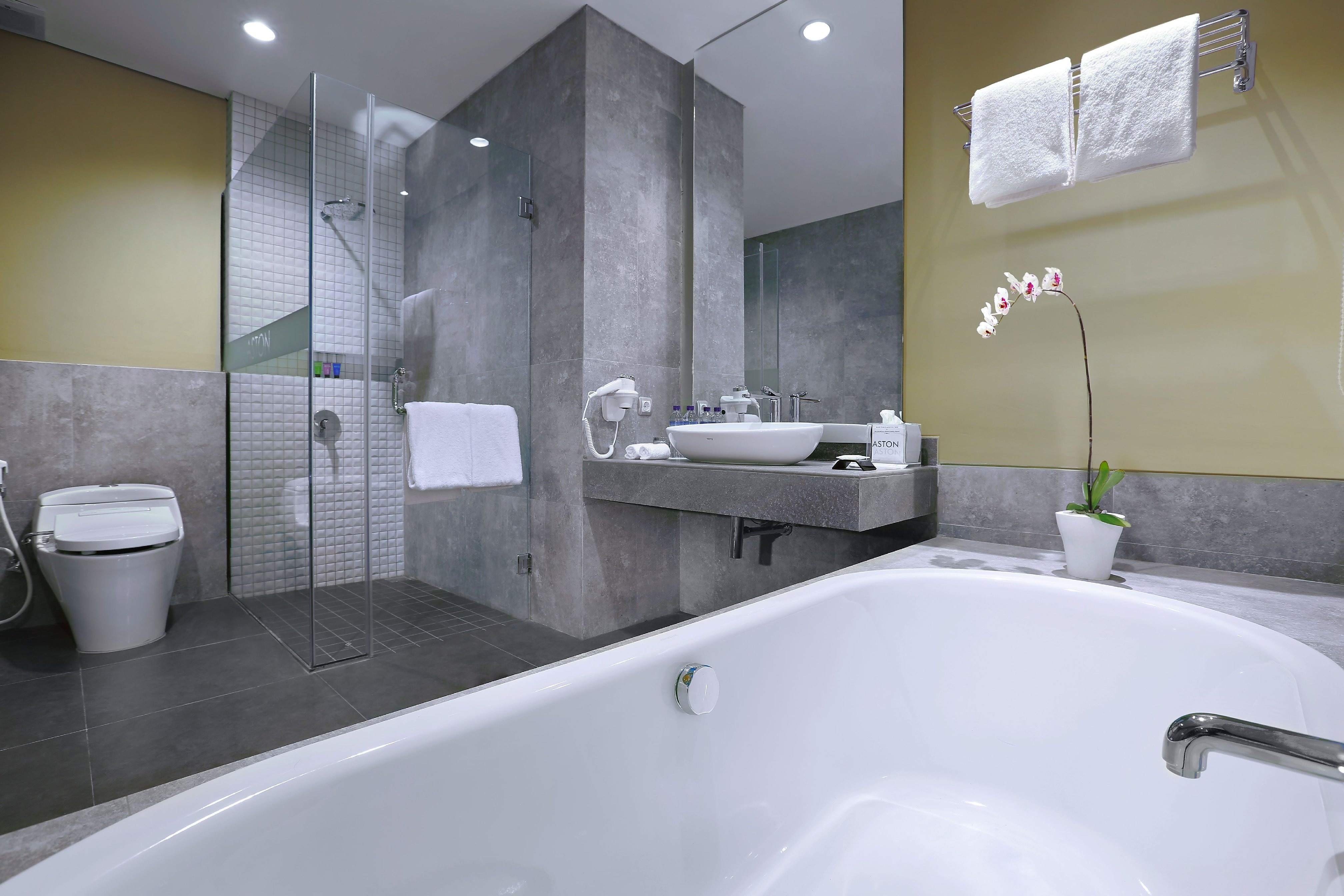 Aston Inn Mataram - Tap to explore photos
