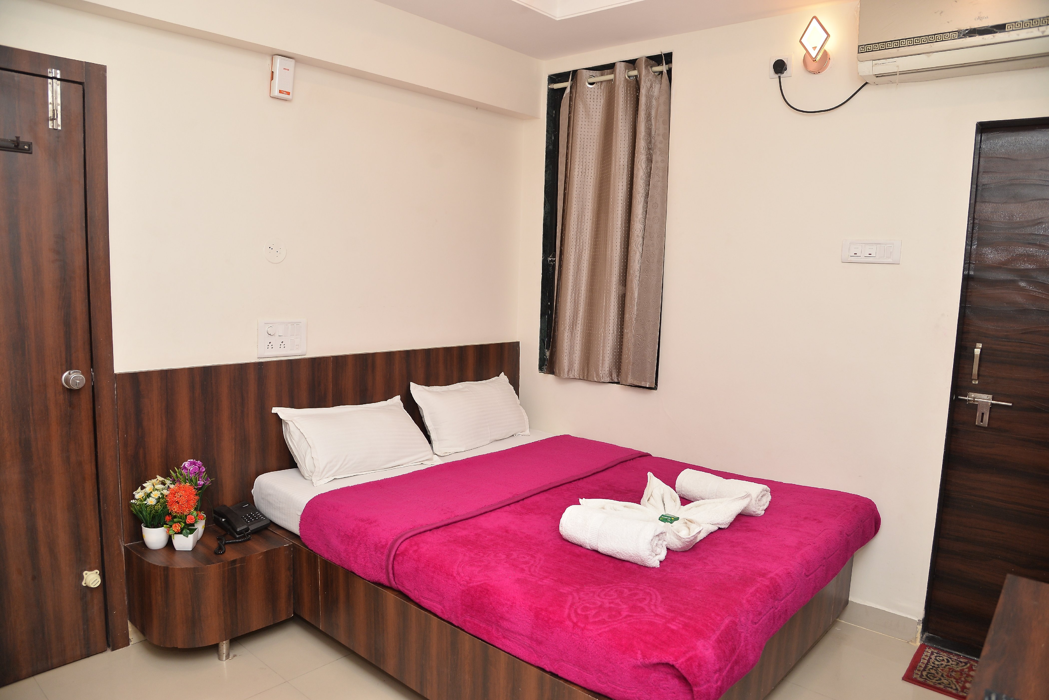 Deluxe Double Bed AC 1