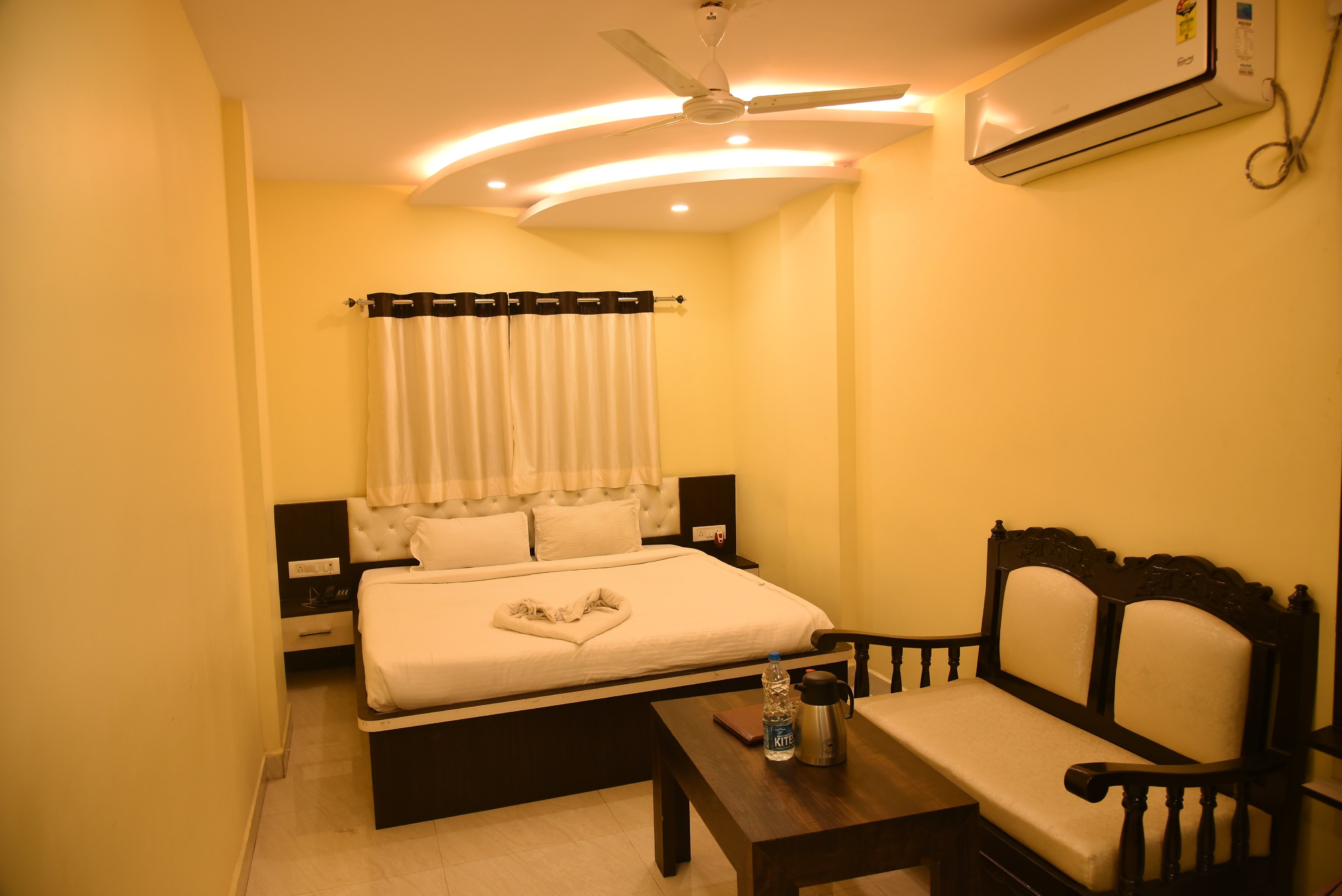 Hotel Surya palace - Tap to explore photos