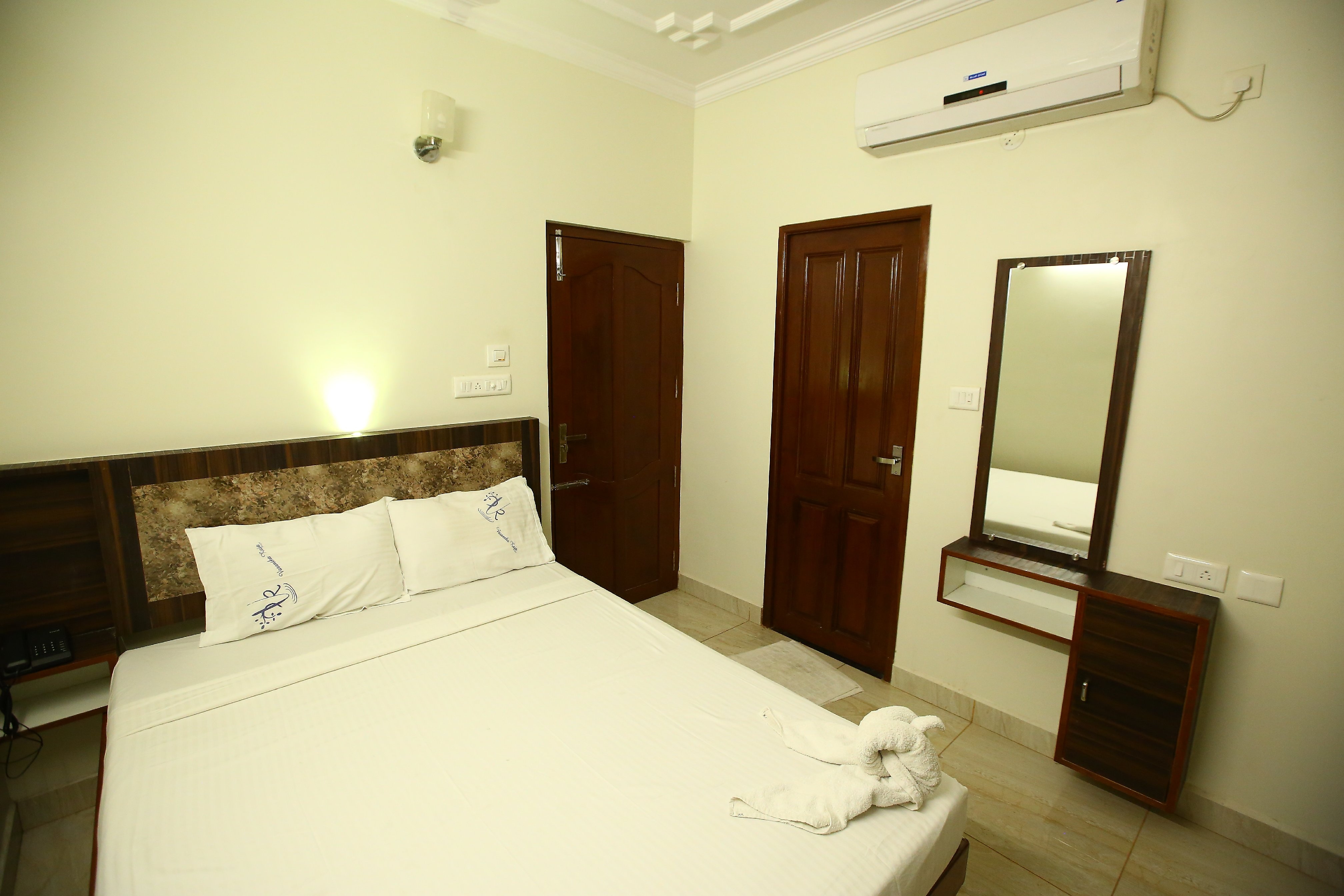 Vasantharaja Inn - Tap to explore photos