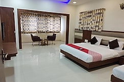 Hotel Golden Palms, Mumbai