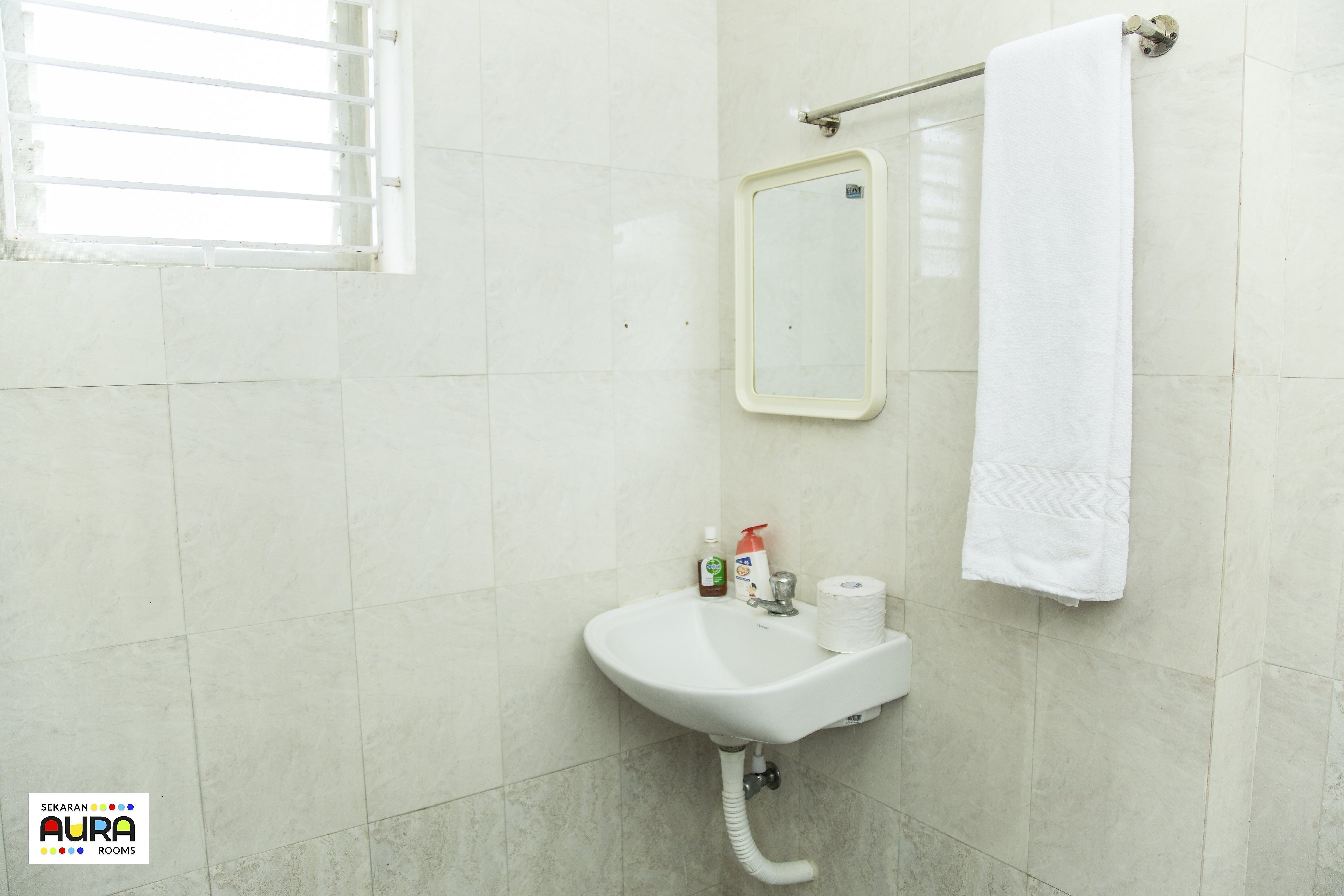 sekaran aura rooms - Tap to explore photos