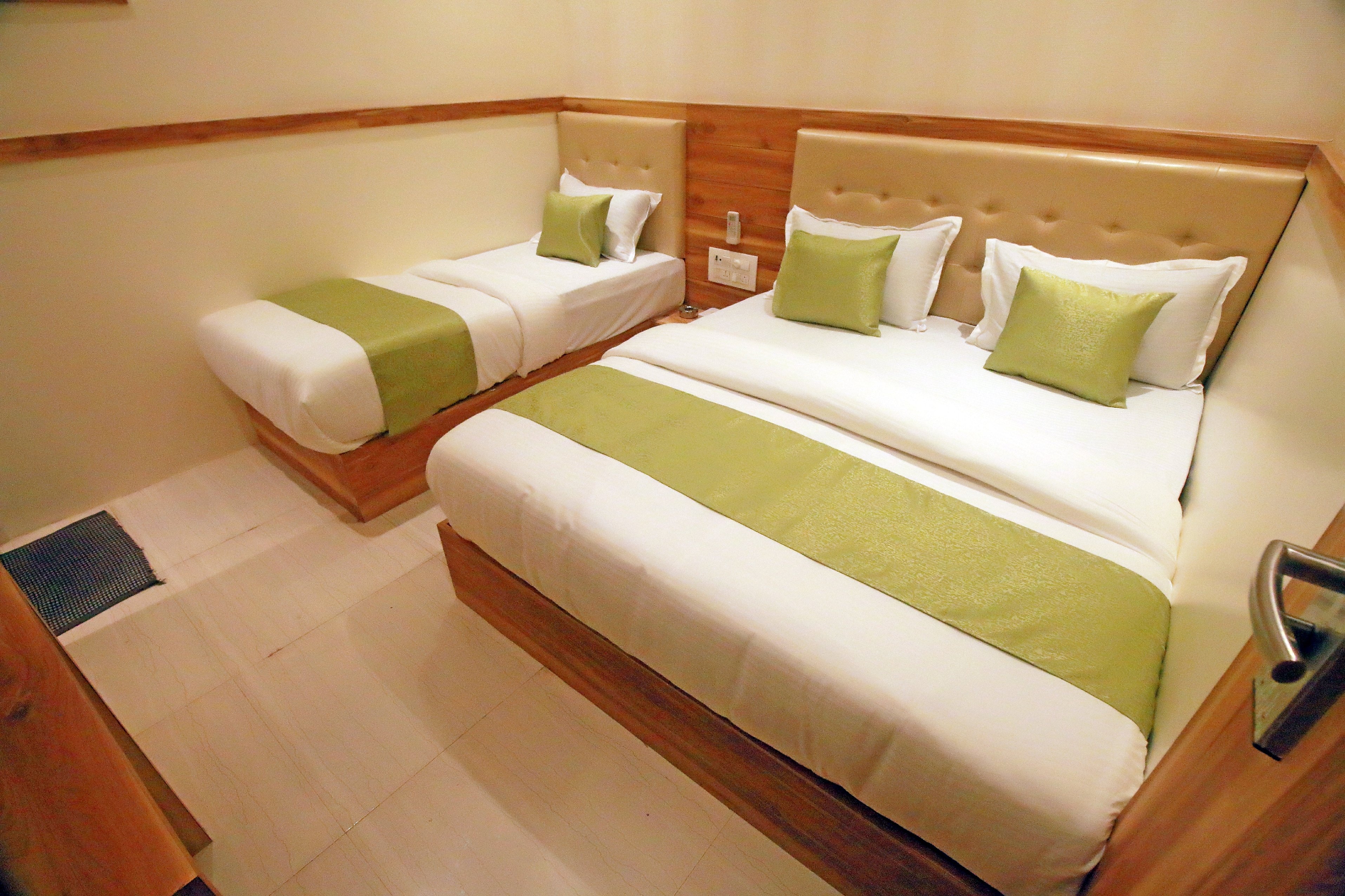 Hotel Al Madina Palace - Tap to explore photos
