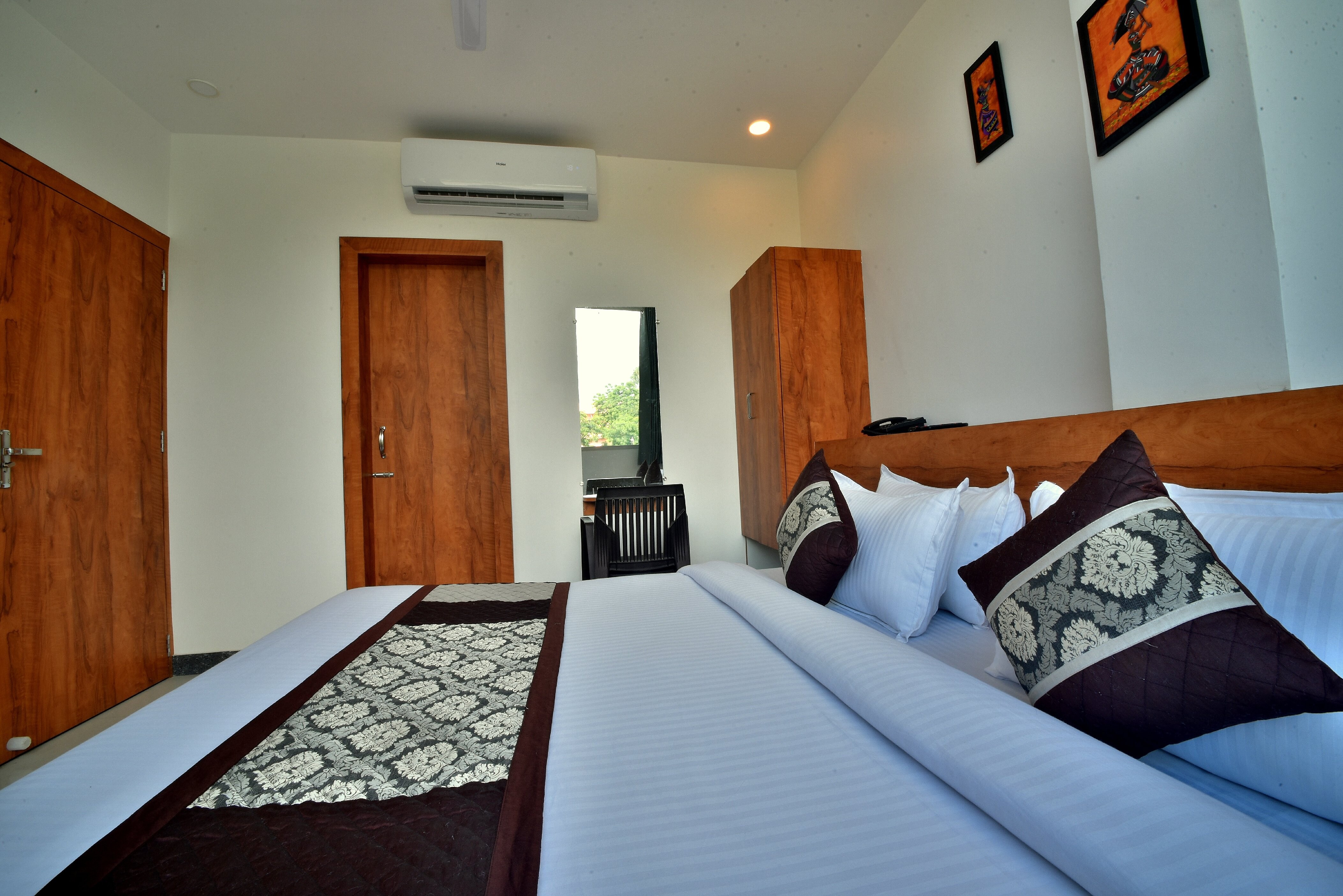 Hotel Swarna Vilas - Tap to explore photos