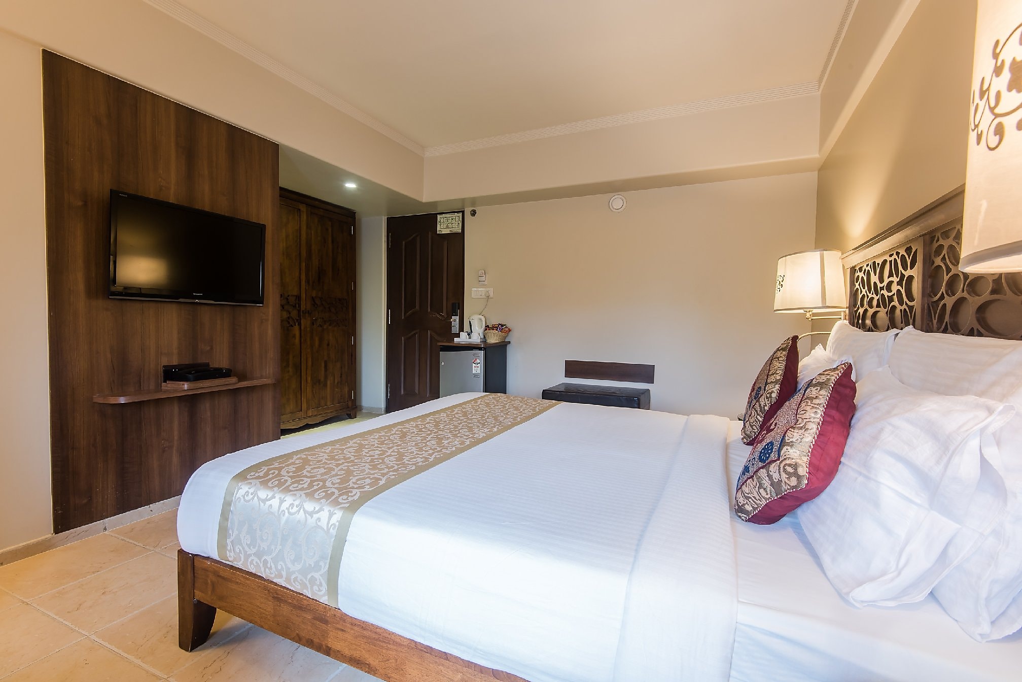 THE MAHARAJA BUSINESS HOTEL - Tap to explore photos
