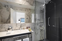 DoubleTree by Hilton Madrid-Prado, مادريد