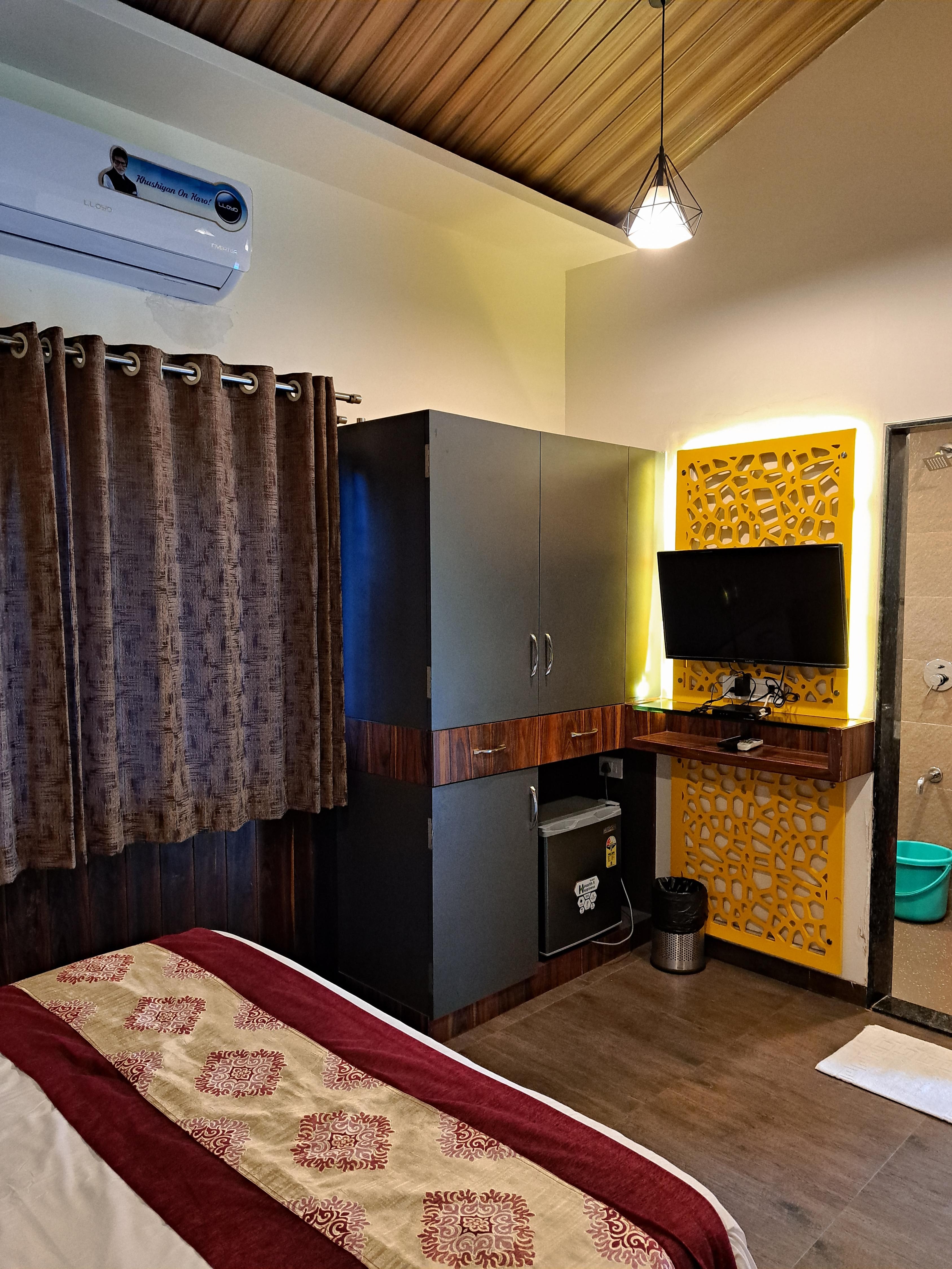Onella Regency - Tap to explore photos