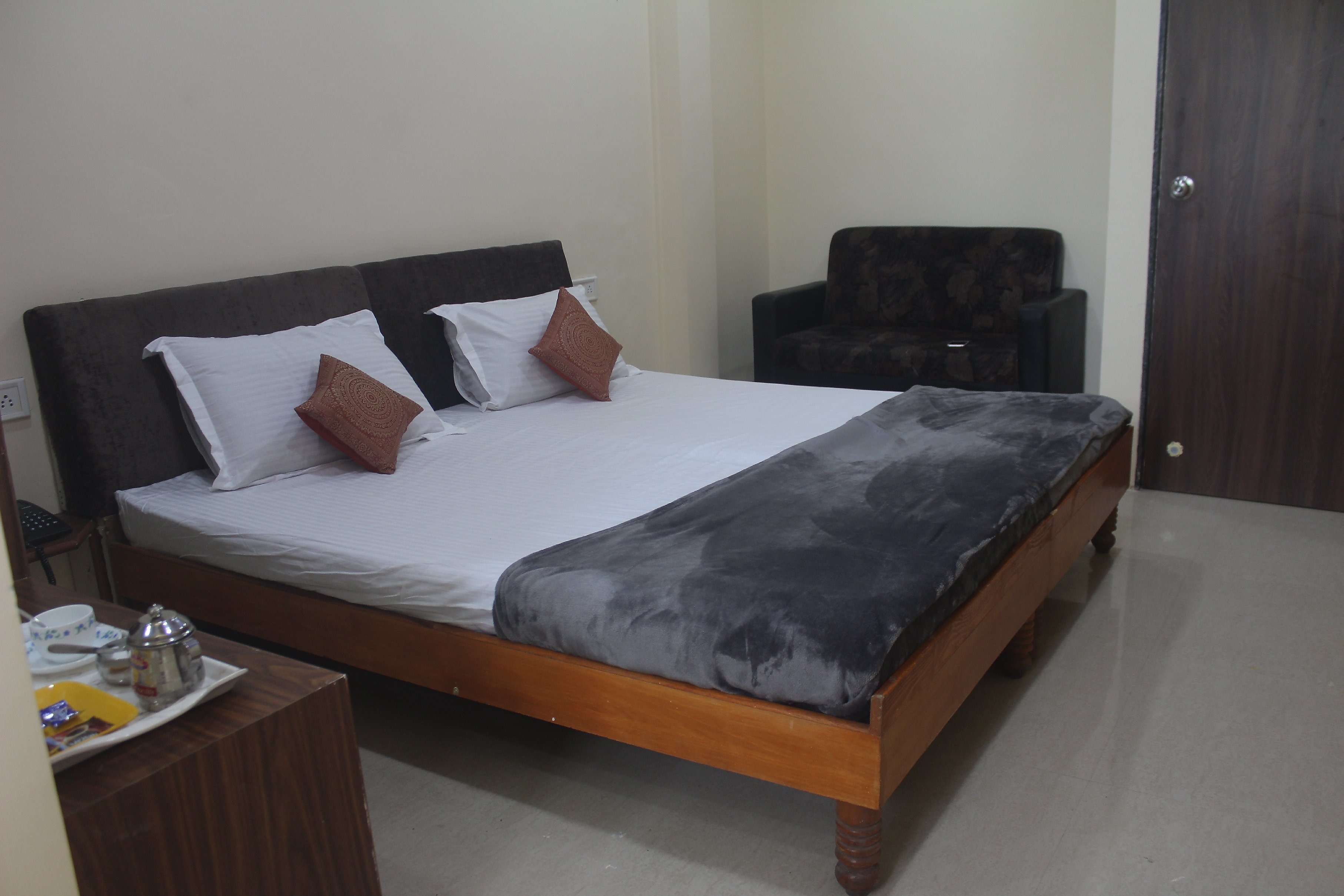 Check Inn - Executive Home Stay - BnB - Tap to explore photos