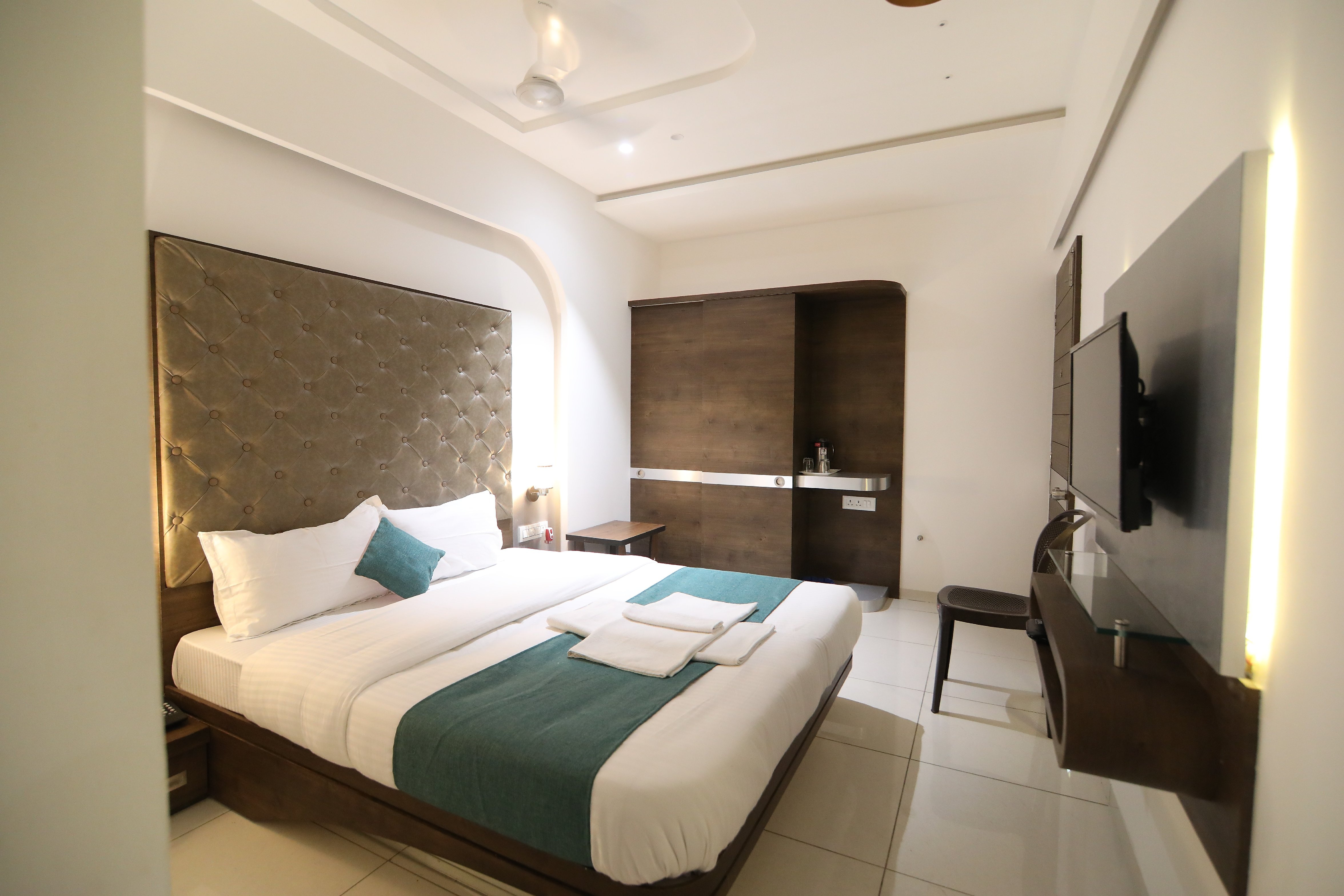 Hotel Suraj Inn - Tap to explore photos