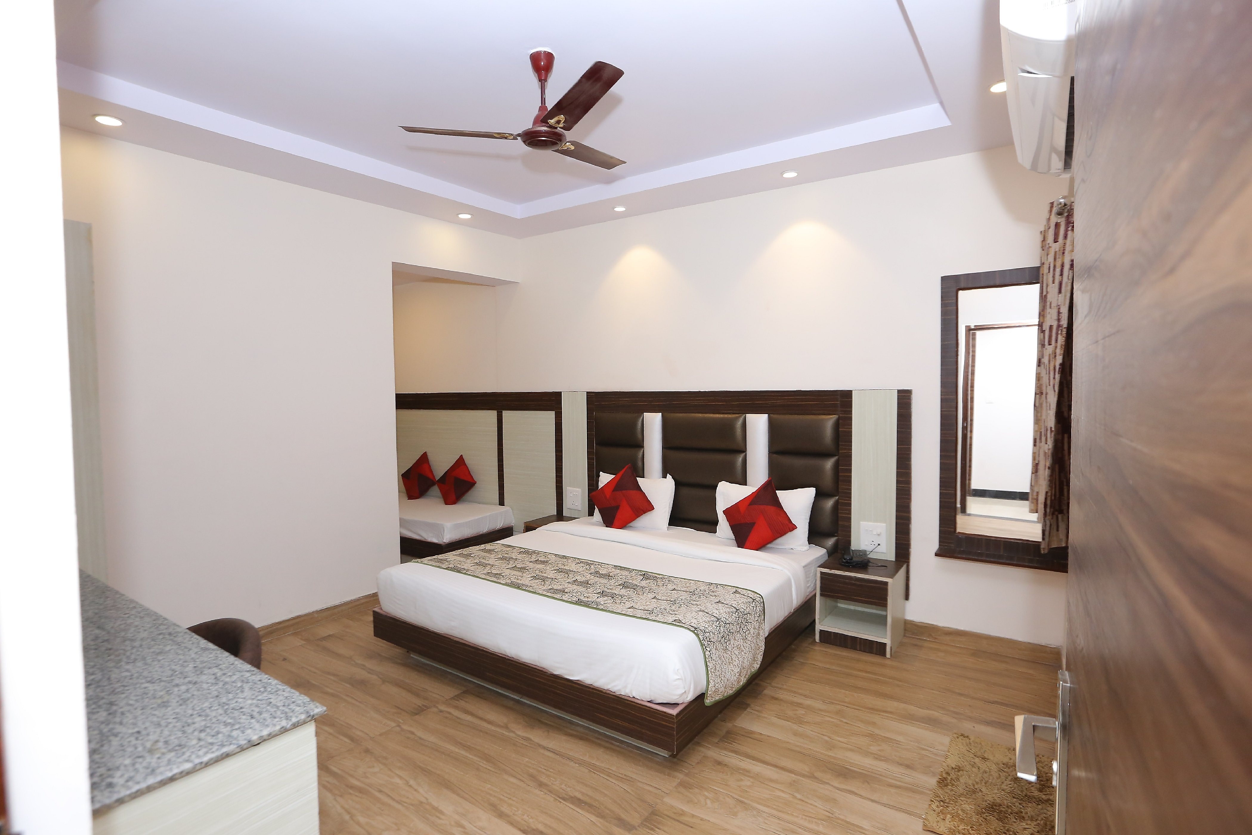 Hotel Rajshree - Tap to explore photos