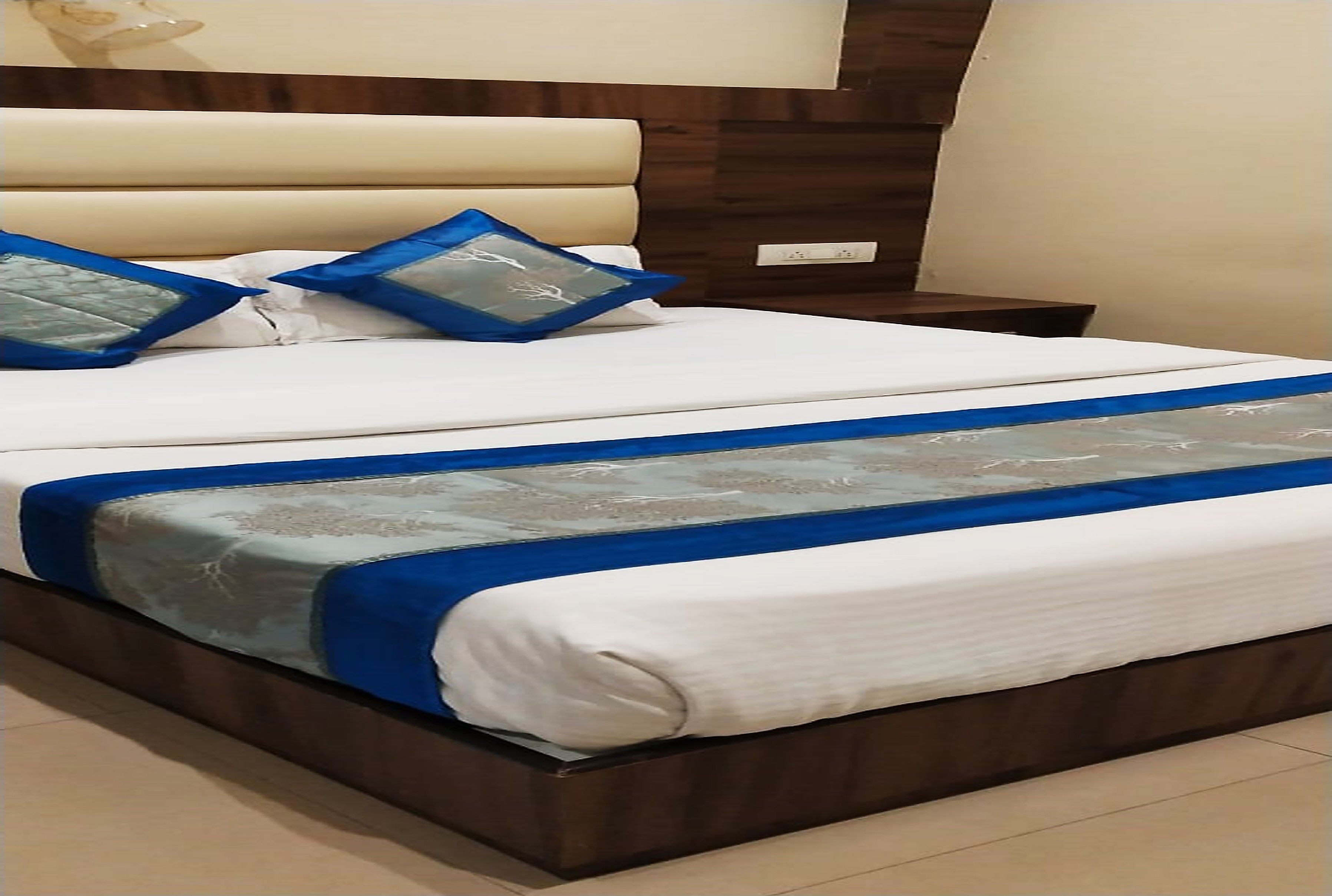 Hotel Sai Suites-near Dadar Railway Station - Tap to explore photos