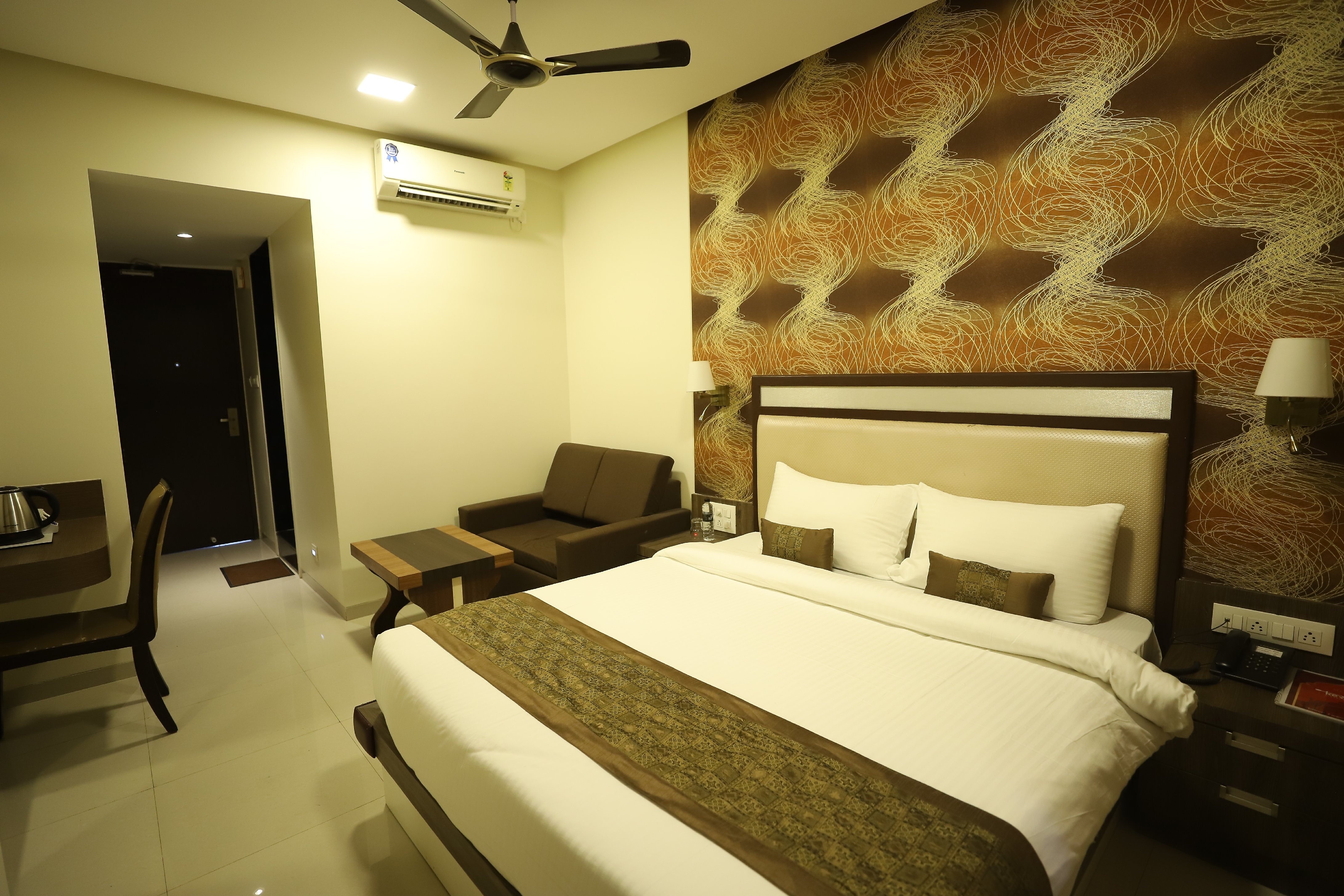 Diamond Room 1