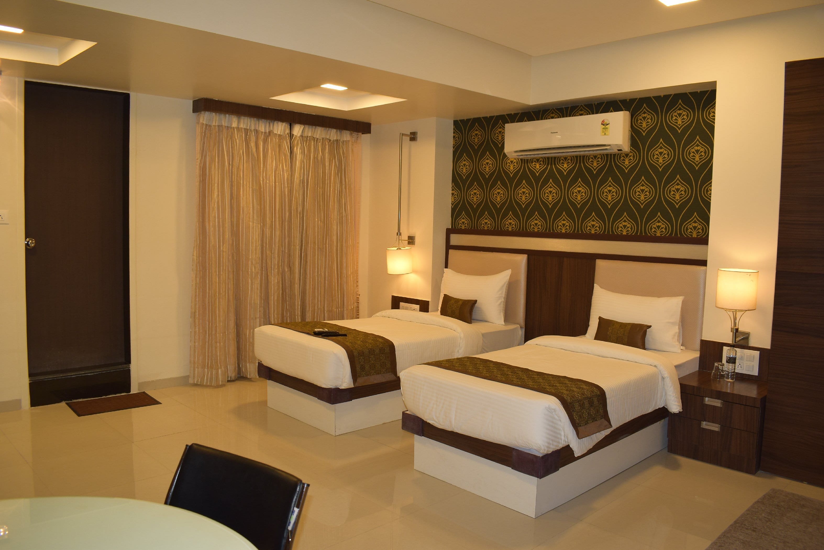 GOLDEN TWIN BED ROOM 1