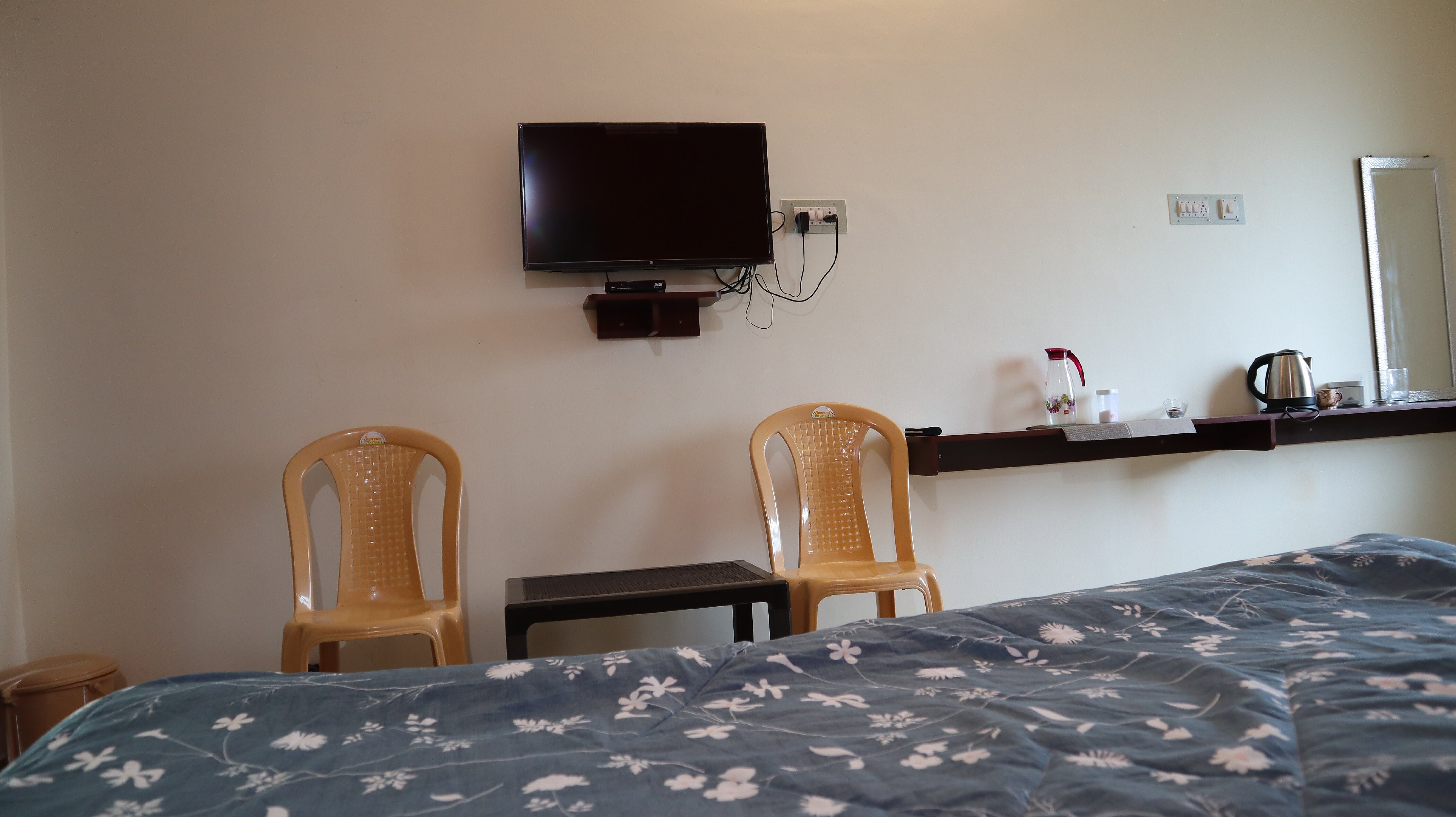 TIRUMALA VENKATESWARA LODGING SERVICES - Tap to explore photos